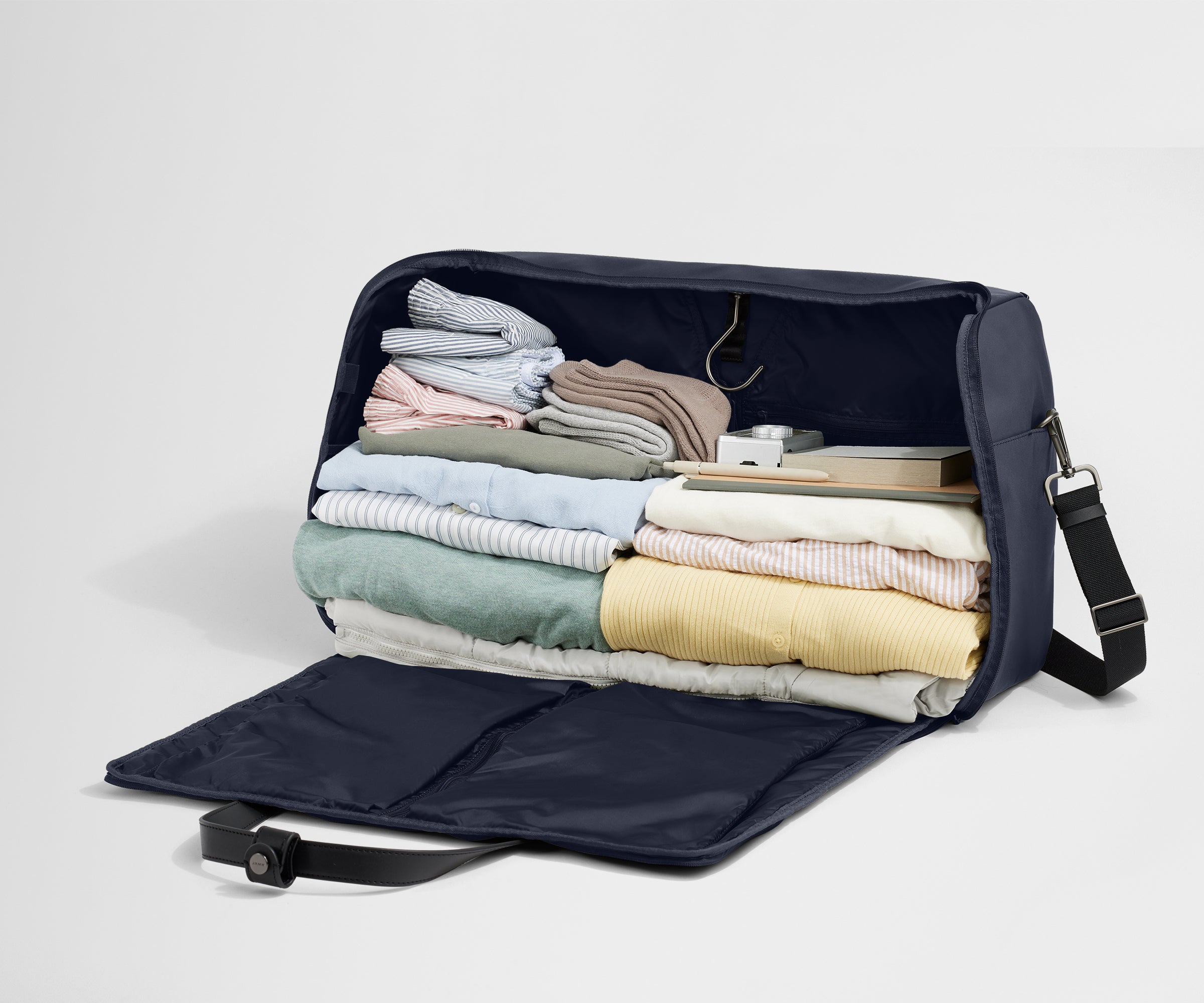 away-garment-sac-voyage-navy-blue-porte-habits-cabine image 3