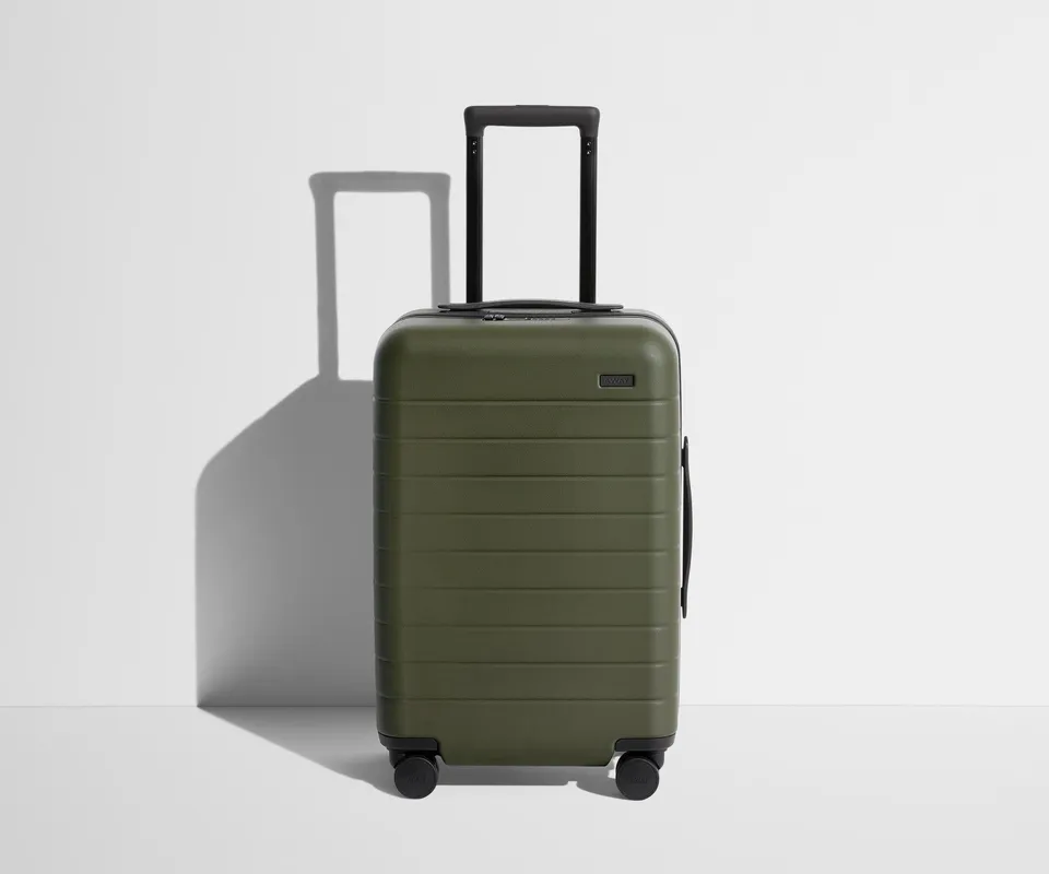 away-carry-on-valise-cabine-vert-olive-rigide image 1