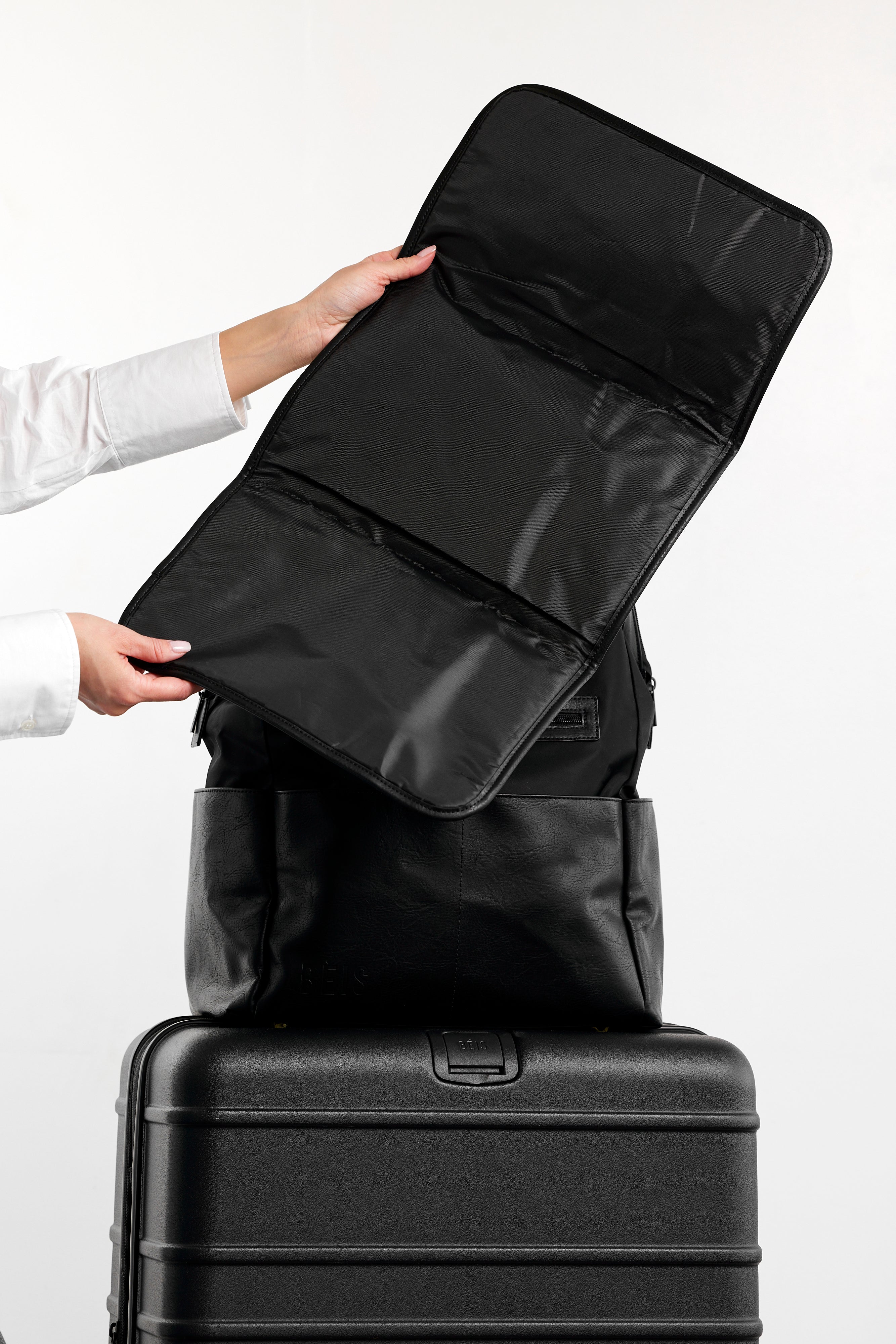 beis-the-backpack-sac-dos-langer-noir-avec-matelas image 5