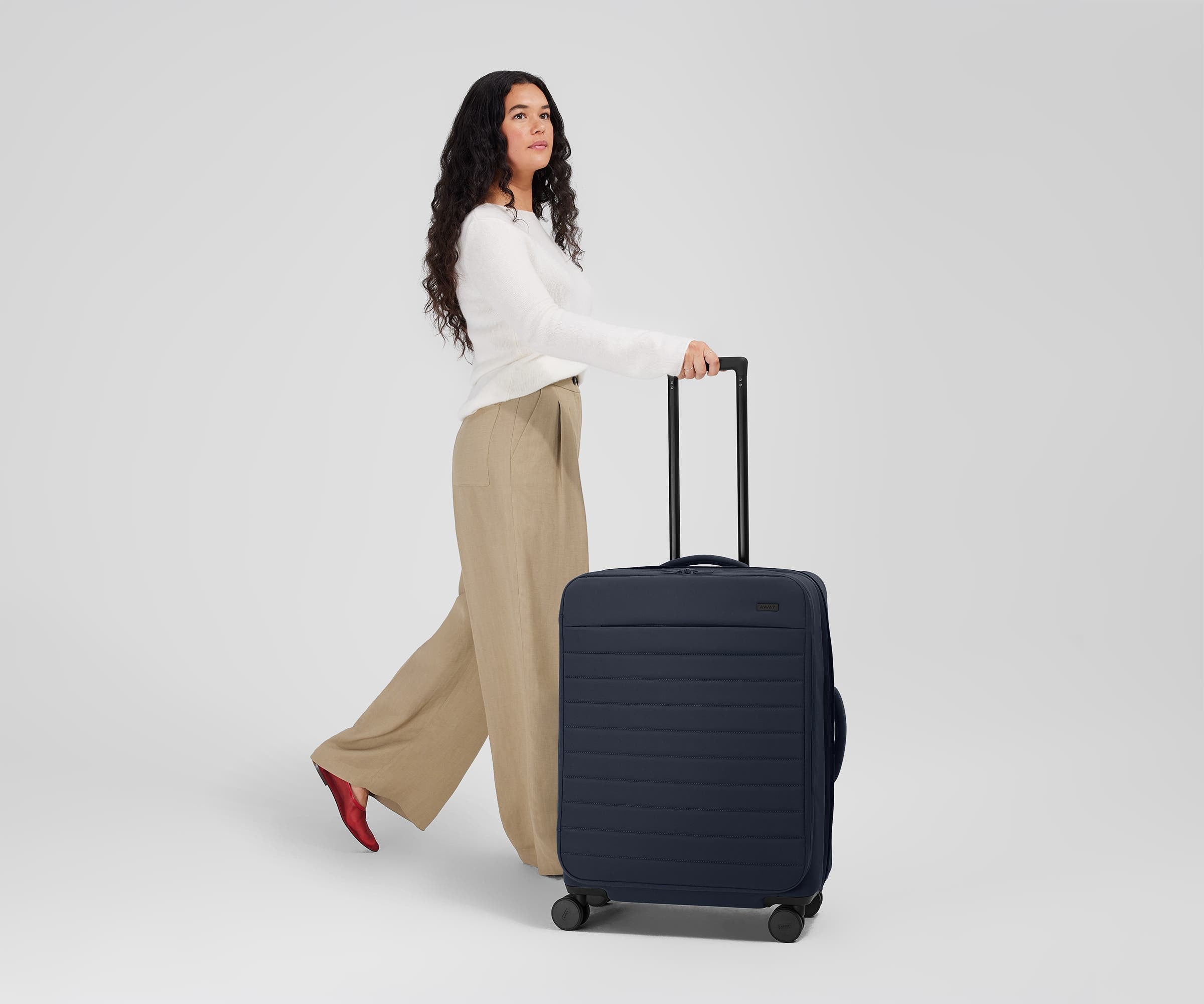 away-softside-medium-valise-soute-bleu-marine-extensible image 4