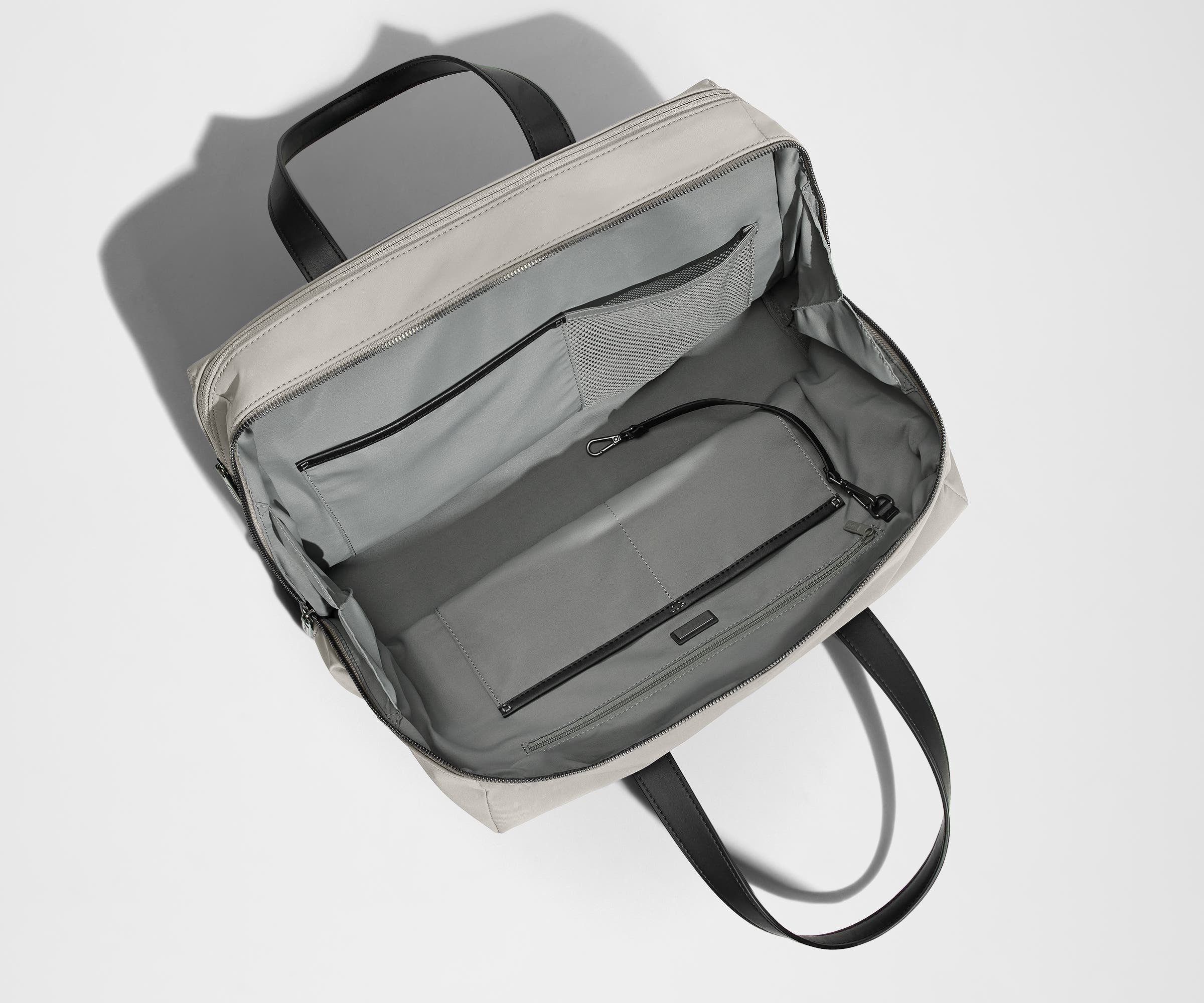 away-everywhere-bag-sac-bandouli-re-gris-cloud-16-pouces image 6