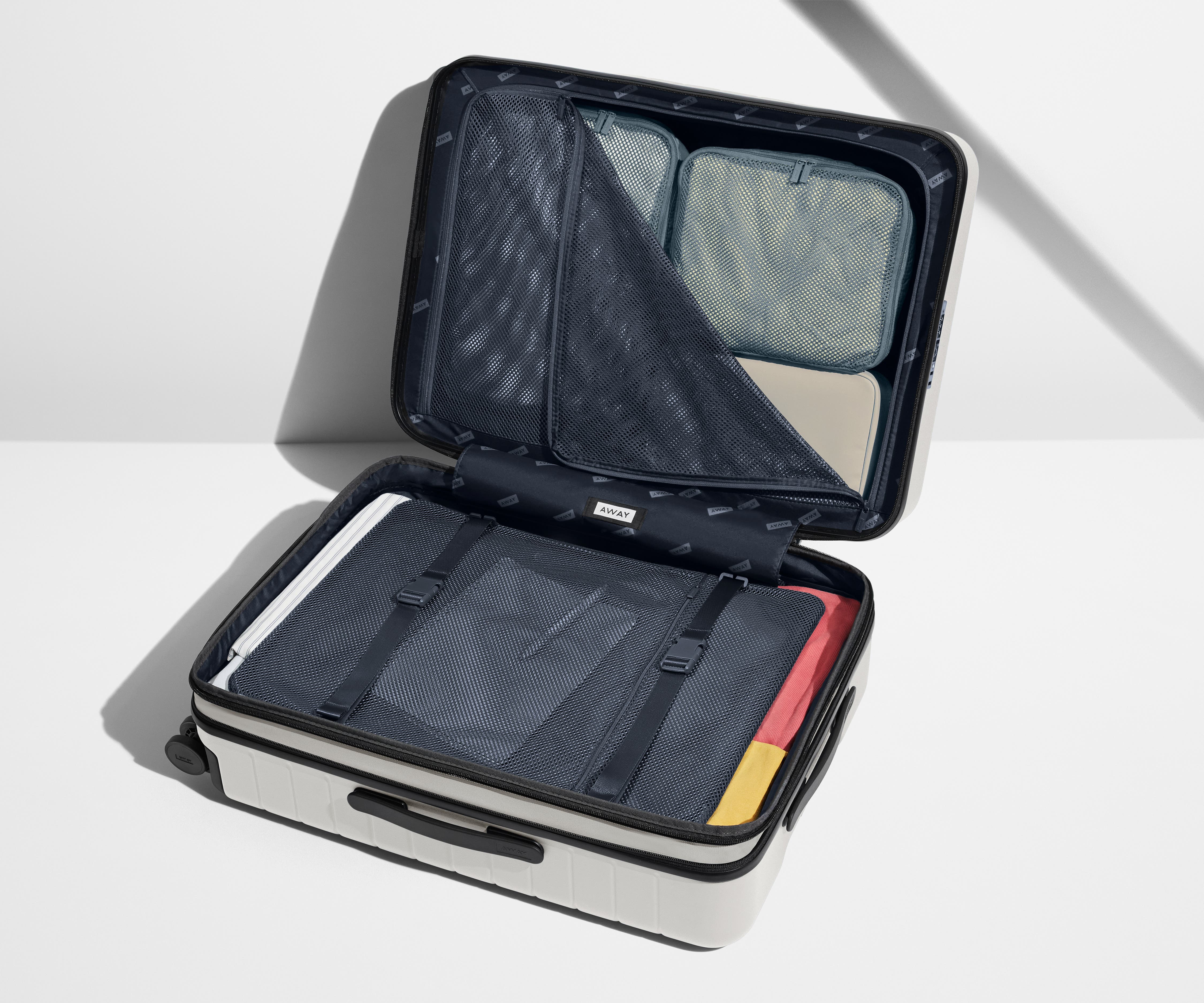 away-medium-flex-valise-soute-extensible-gris-cloud image 6
