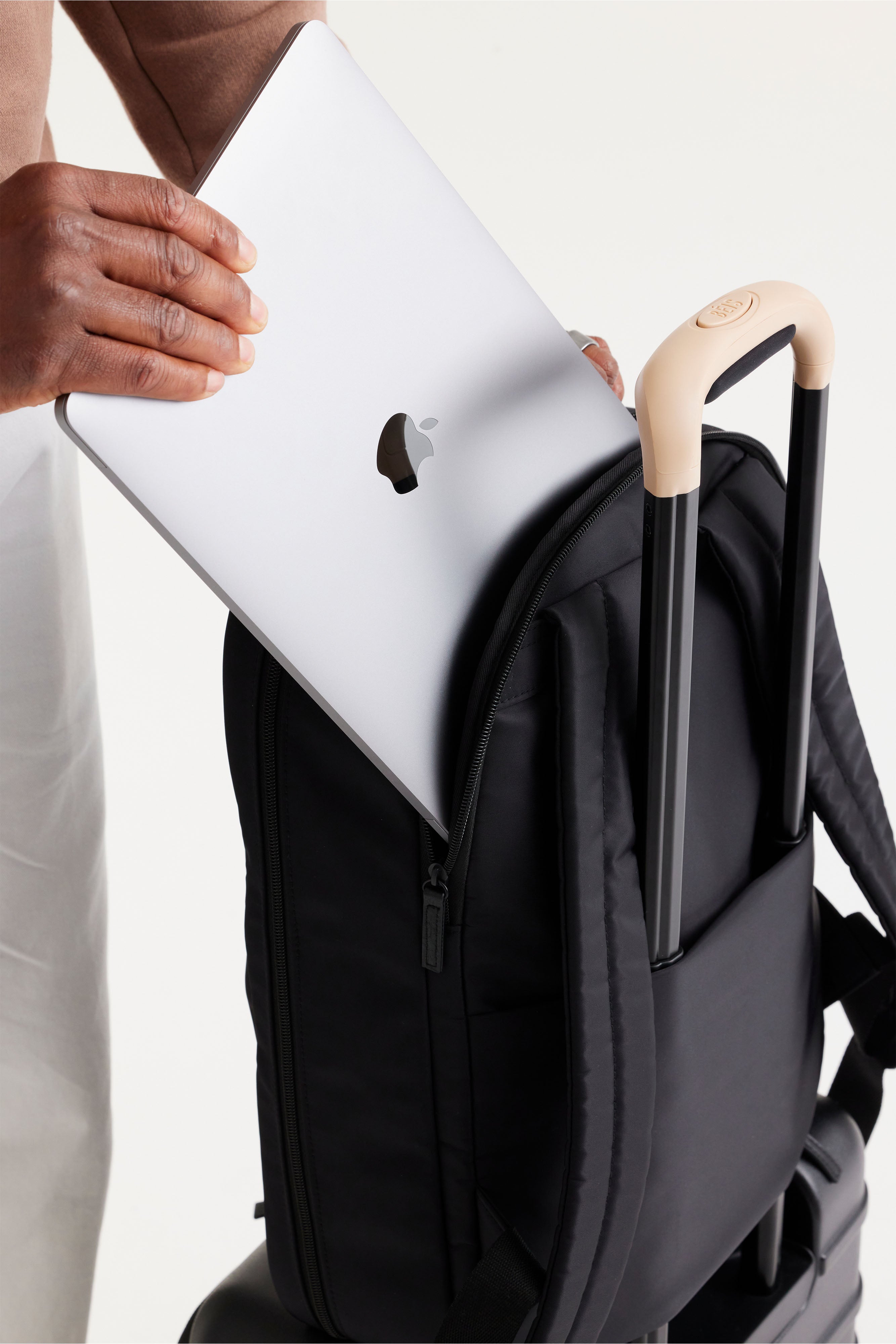 beis-commuter-backpack-sac-dos-ordinateur-noir image 7