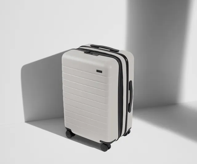 away-bigger-carry-on-flex-valise-cabine-cloud-gray-extensible image 1