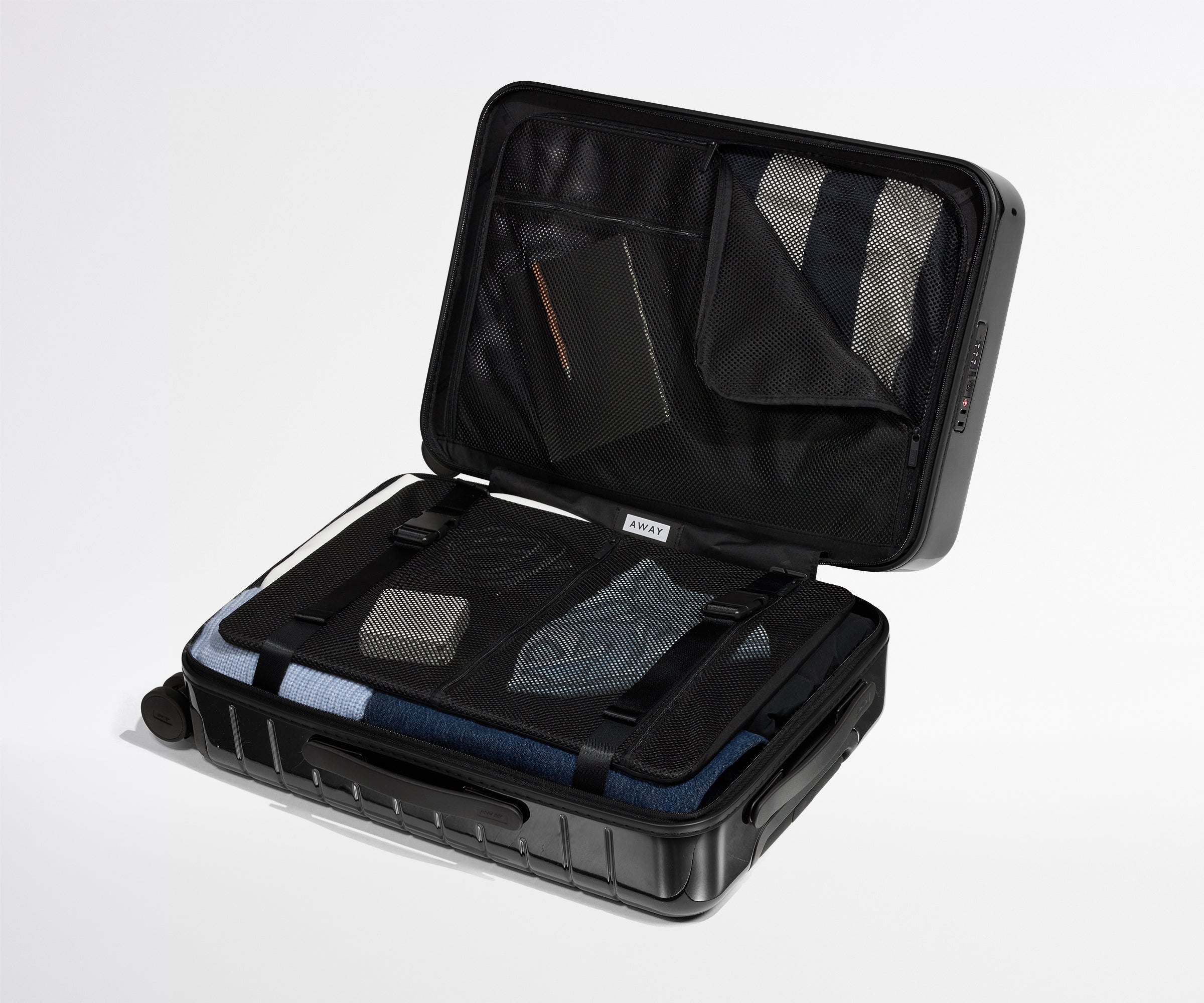 away-bigger-carry-on-valise-cabine-black-tie-noir image 3