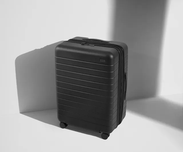 away-medium-flex-valise-soute-extensible-jet-black image 1