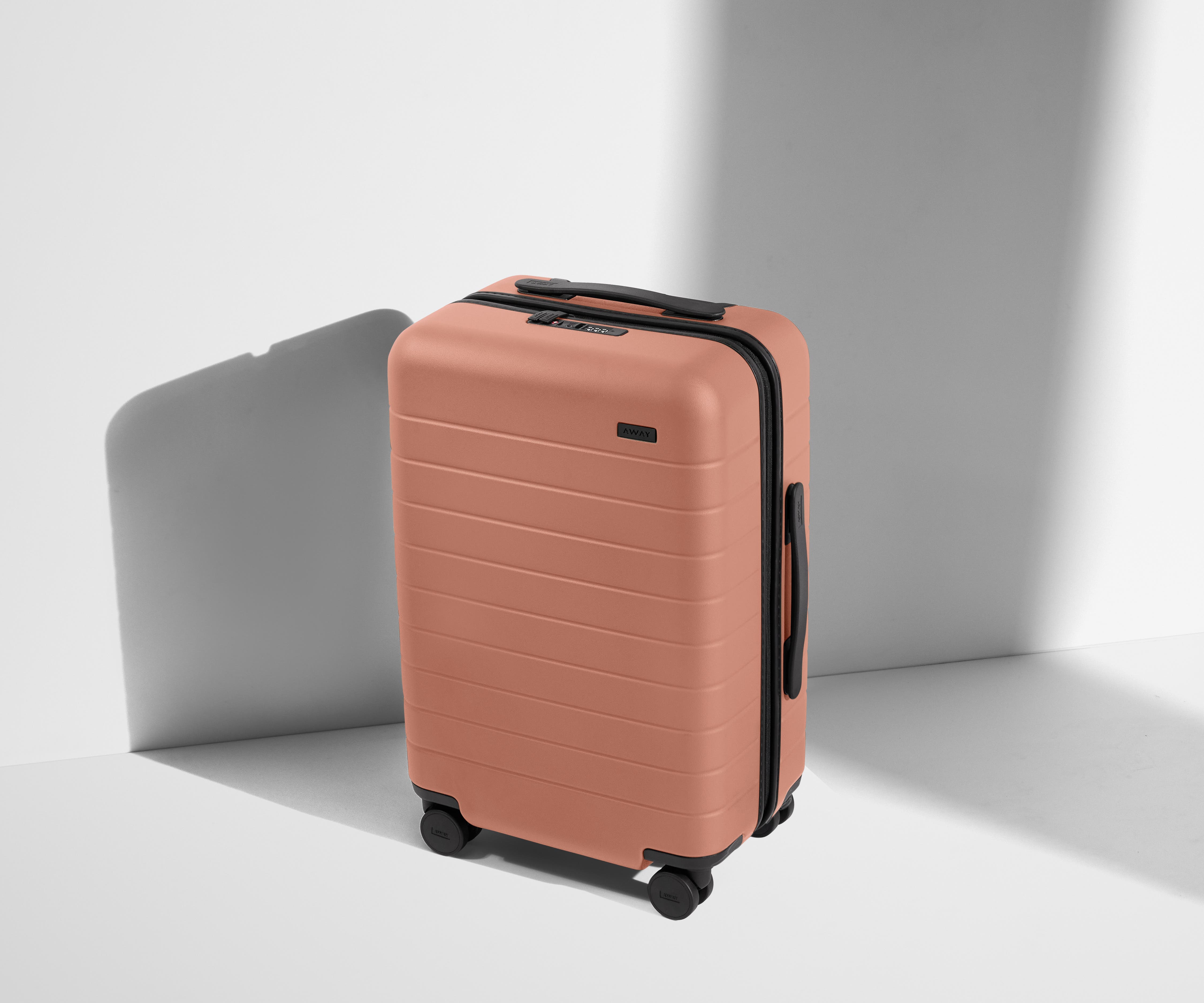 away-the-carry-on-valise-cabine-rigide-clay-pink image 2