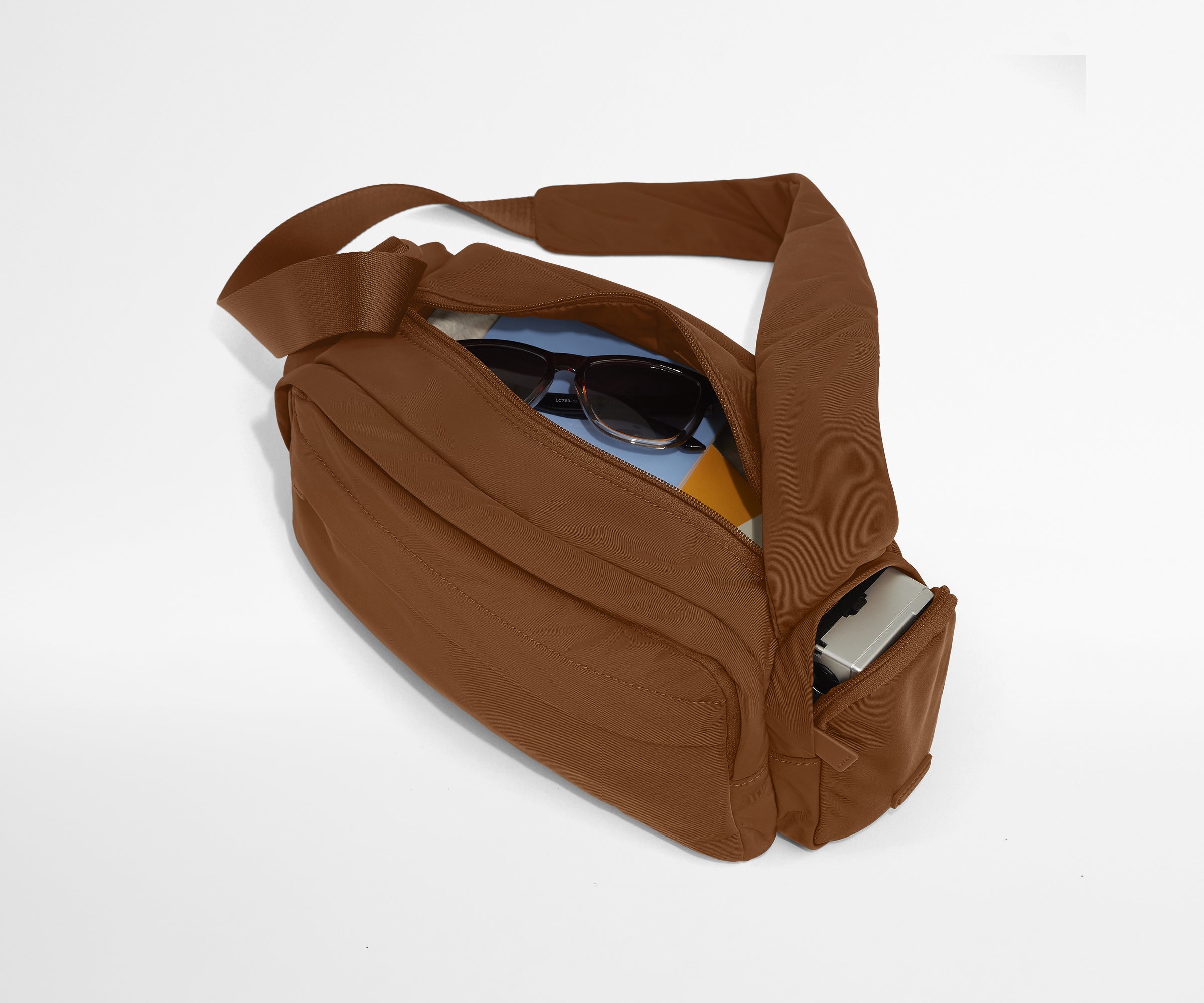 away-featherlight-cargo-pack-sac-banane-amaro-brown image 4