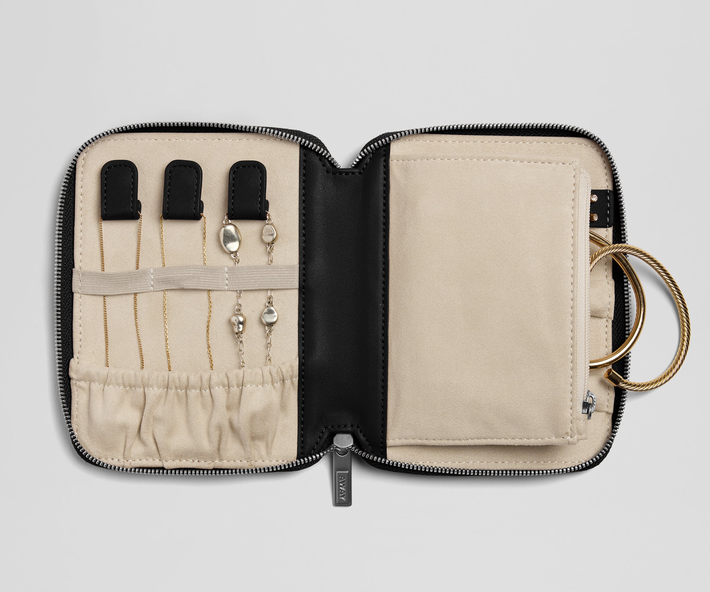 away-slim-jewelry-organizer-pochette-bijoux-noir-cuir-recycl image 2