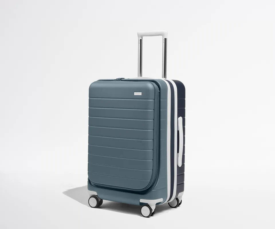 away-topside-bigger-carry-on-valise-cabine-cruise image 1