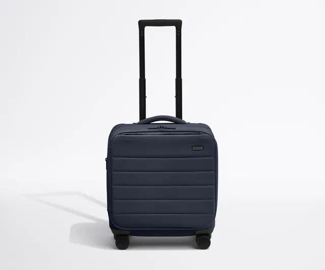 away-softside-compact-carry-on-valise-souple-bleu-marine image 1