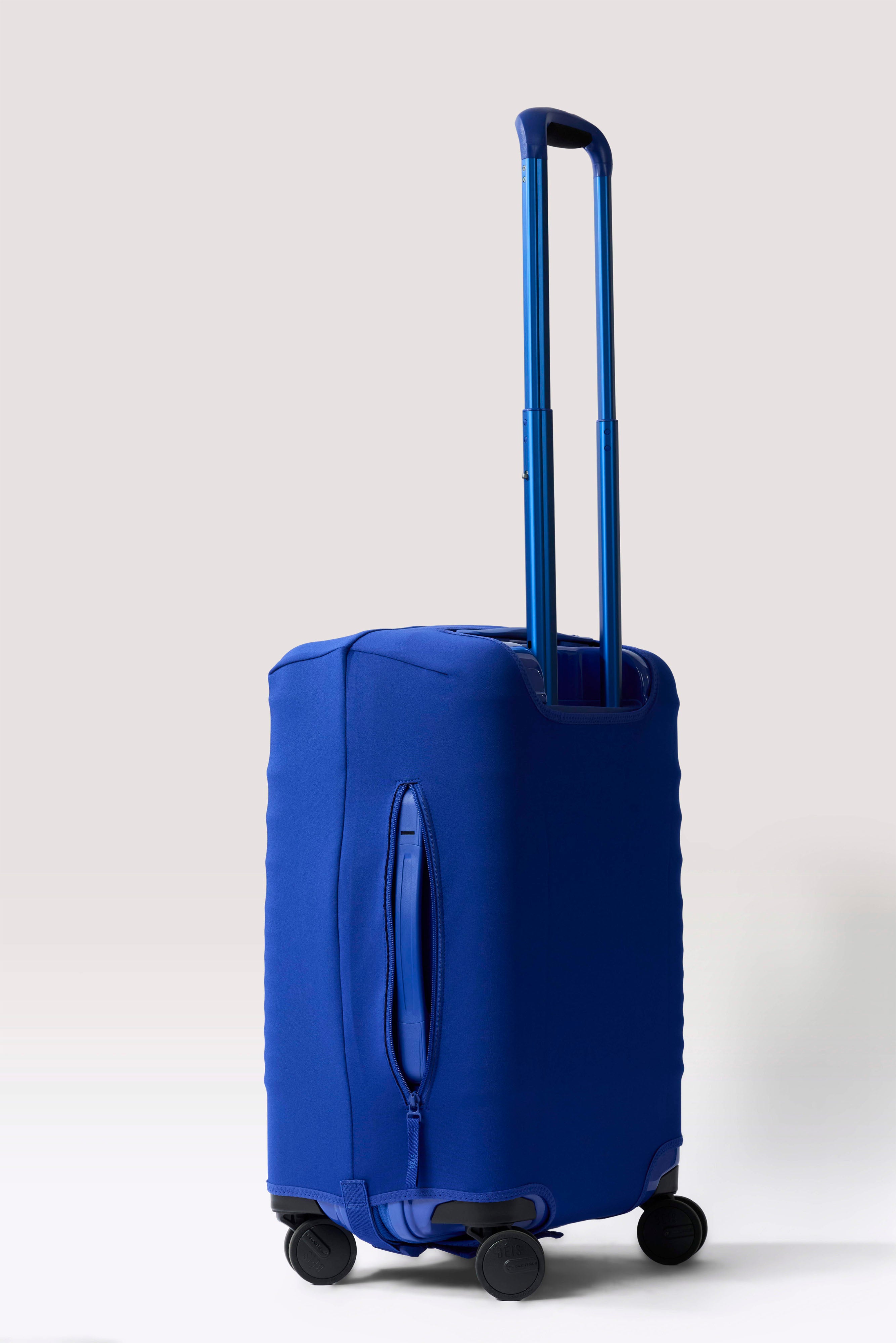 beis-the-carry-on-luggage-cover-housse-bleu-cobalt image 2