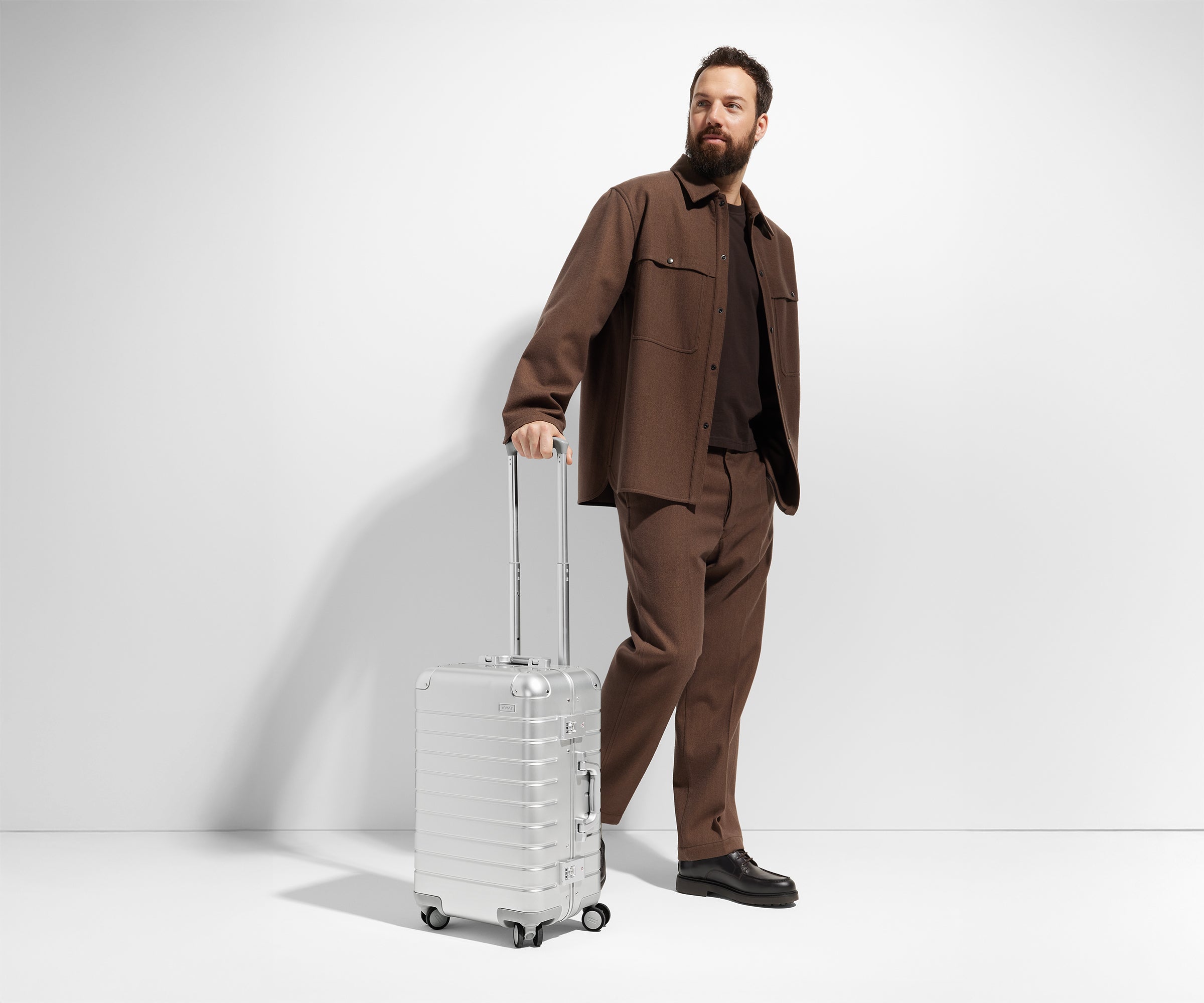 away-bigger-carry-on-valise-cabine-aluminium-noir-onyx image 7