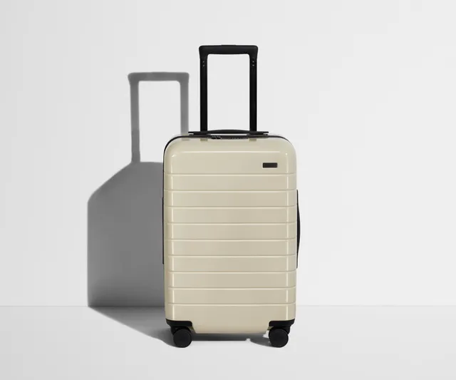 away-the-carry-on-valise-cabine-blanc-sel-brillant image 1