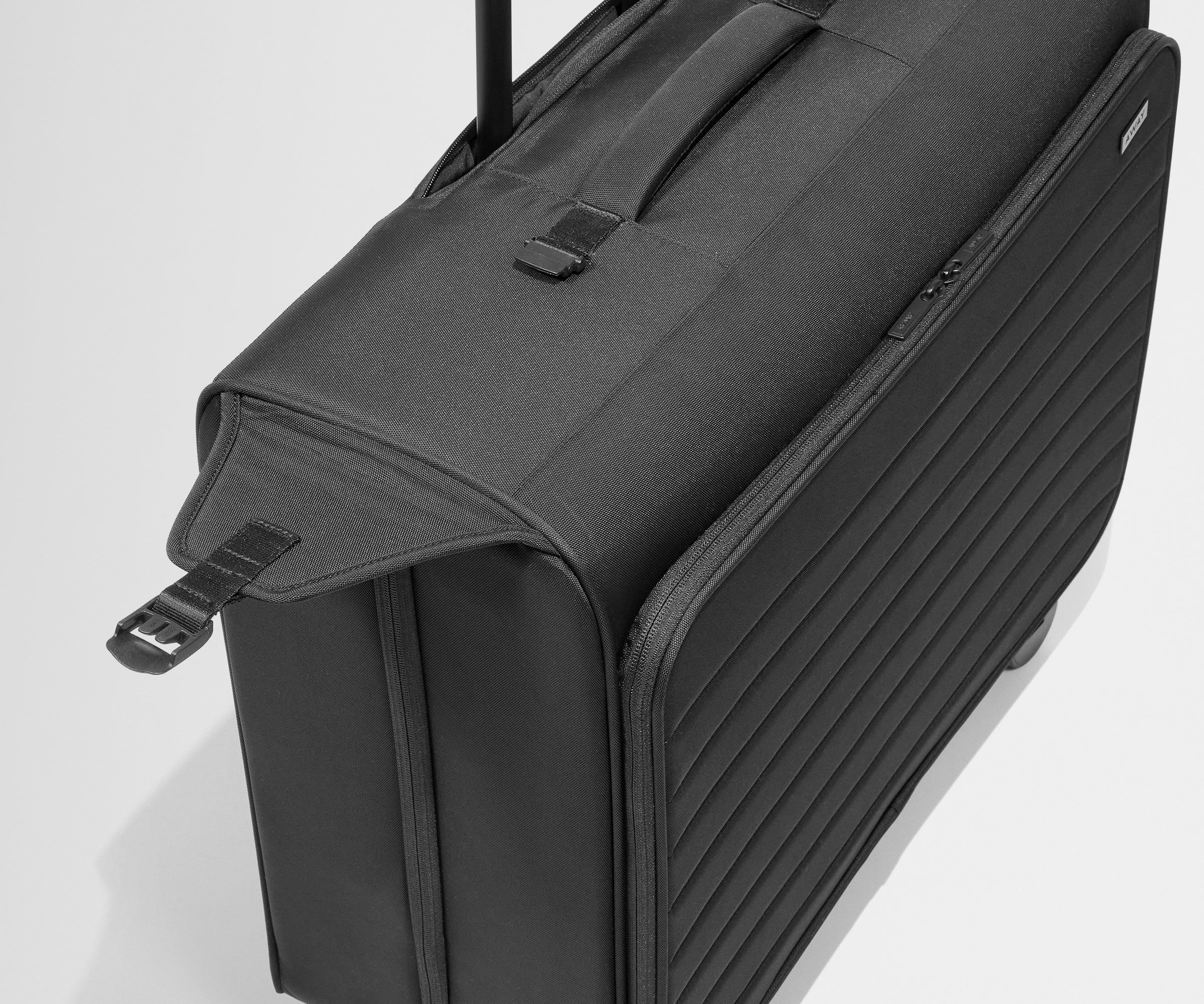away-softside-garment-roller-housse-valise-noir-8-tenues image 8