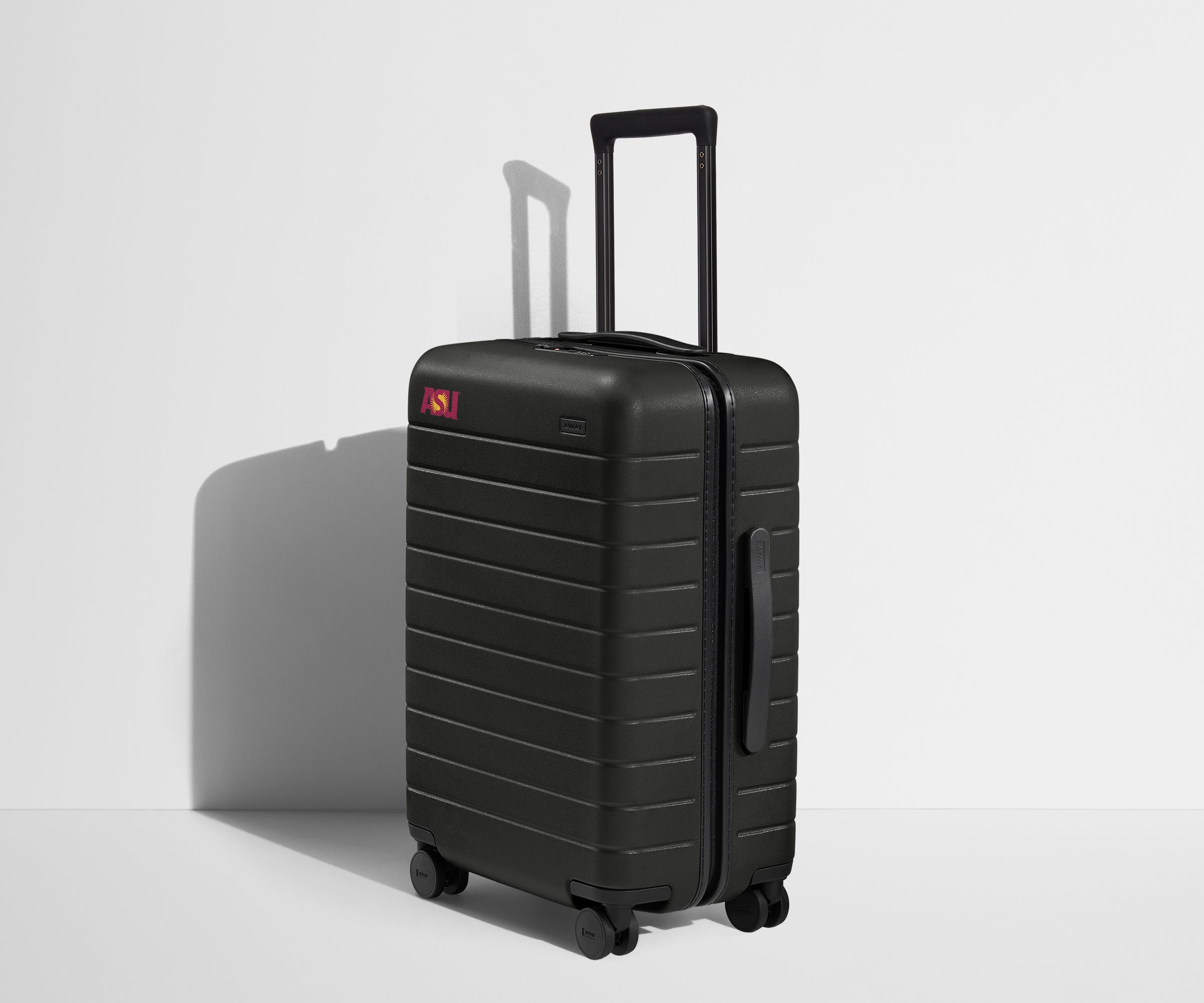 away-the-collegiate-bigger-carry-on-valise-cabine-asu-rigide image 2