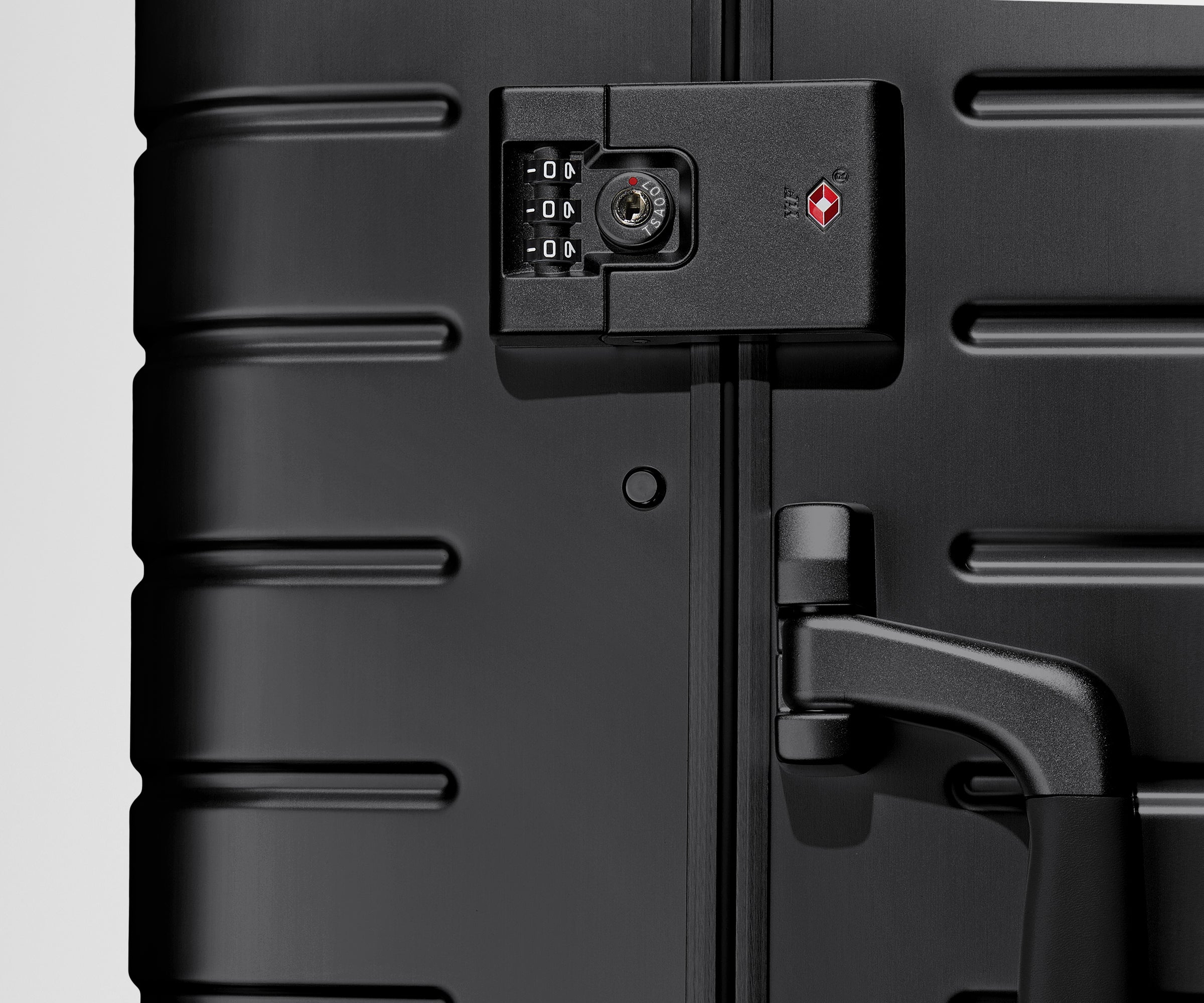 away-bigger-carry-on-valise-cabine-aluminium-noir-onyx image 4