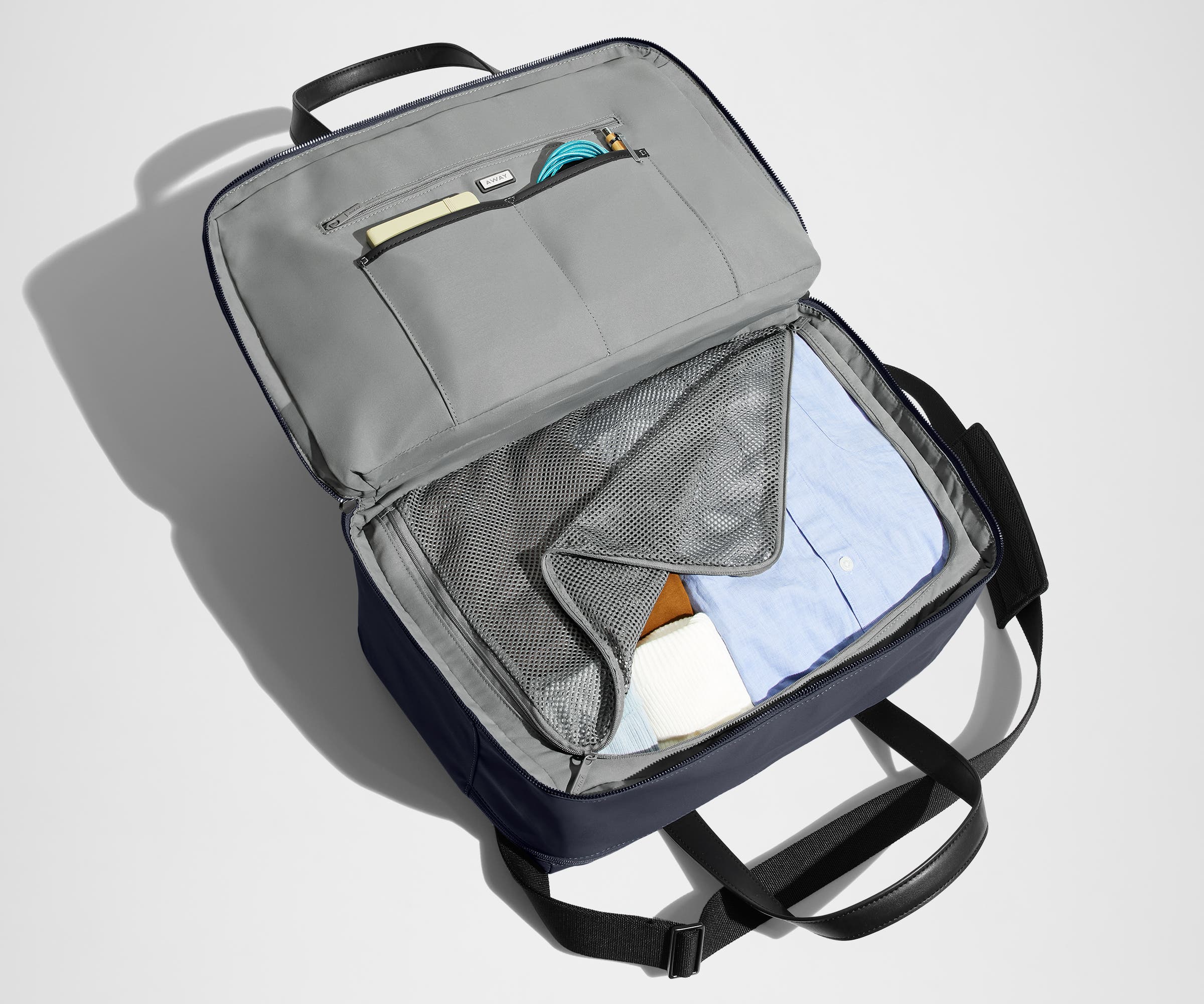 away-overnight-bag-sac-de-voyage-bleu-marine-avec-pochette-pc image 3