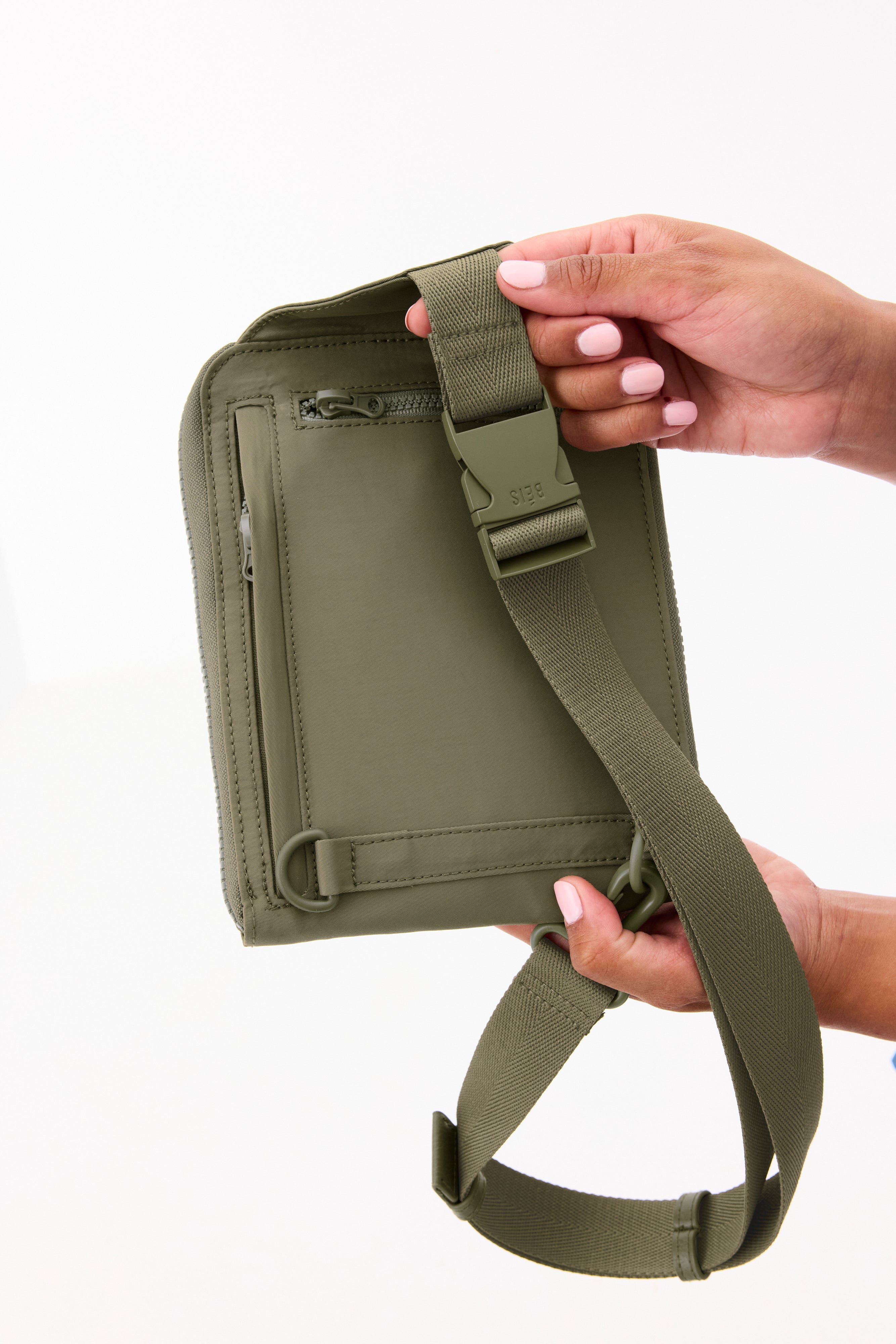 beis-the-sport-sling-sac-bandouli-re-olive-poche-gourde image 3