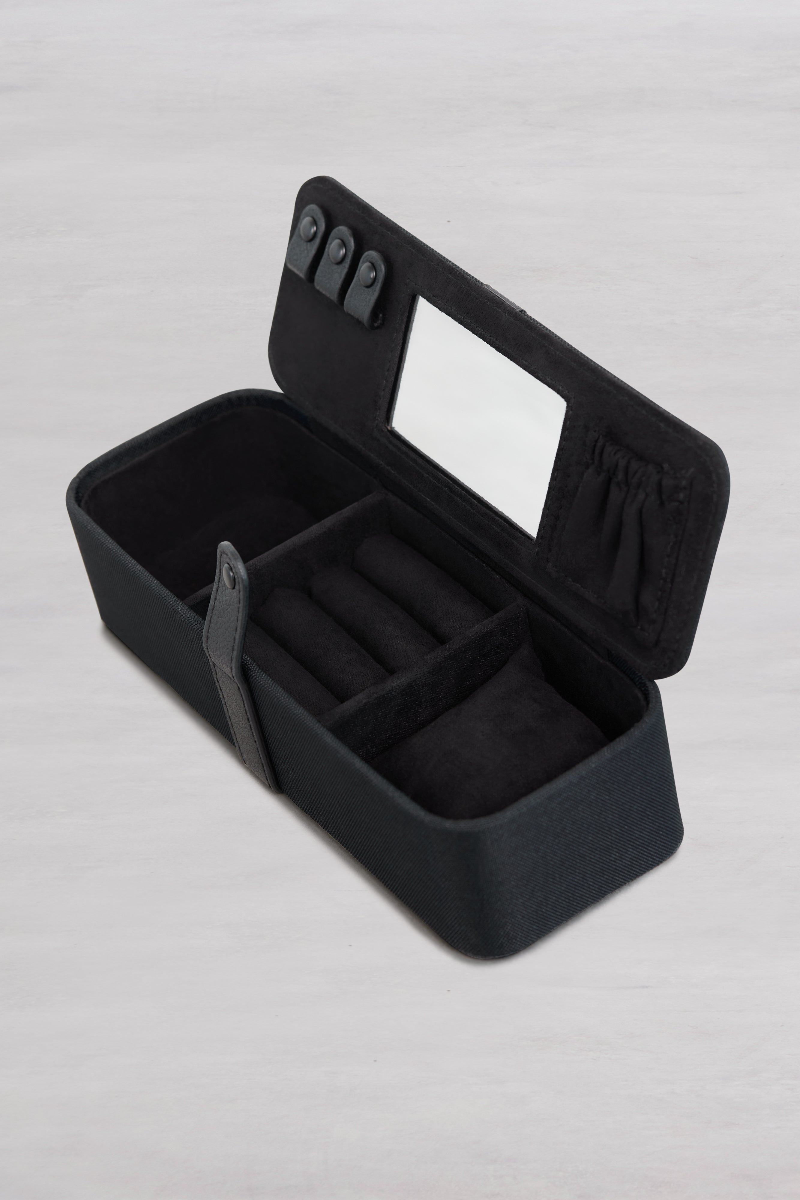 beis-the-jewelry-case-bo-te-bijoux-noir-voyage-recycl image 2