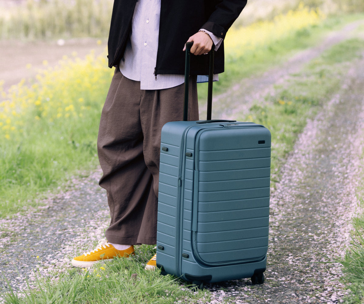 away-topside-medium-trunk-valise-soute-coast-blue-frein image 7