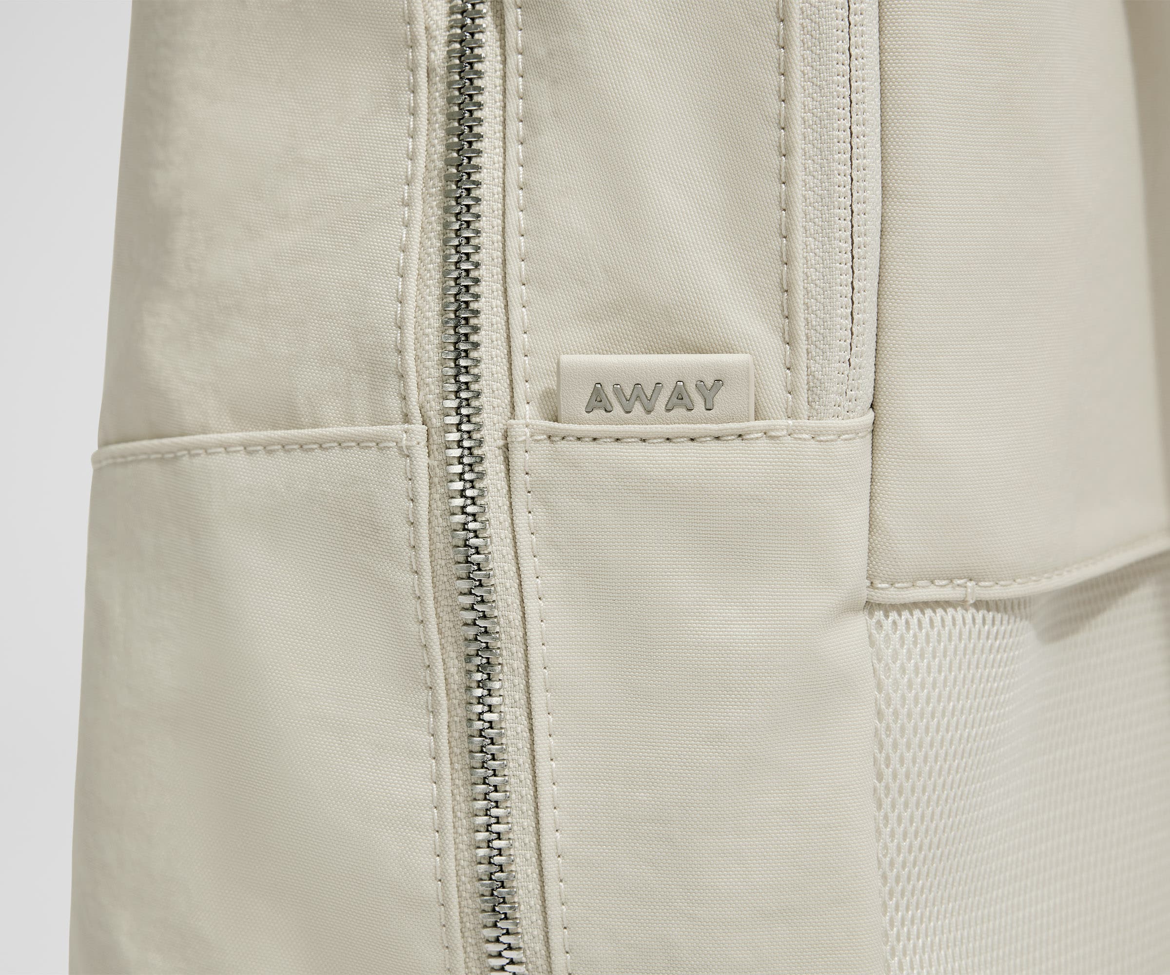 away-everywhere-zip-backpack-sac-dos-salt-white-nylon-textur image 7