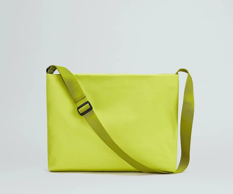 away-active-messenger-16l-sac-messager-atomic-celery-16-l image 1