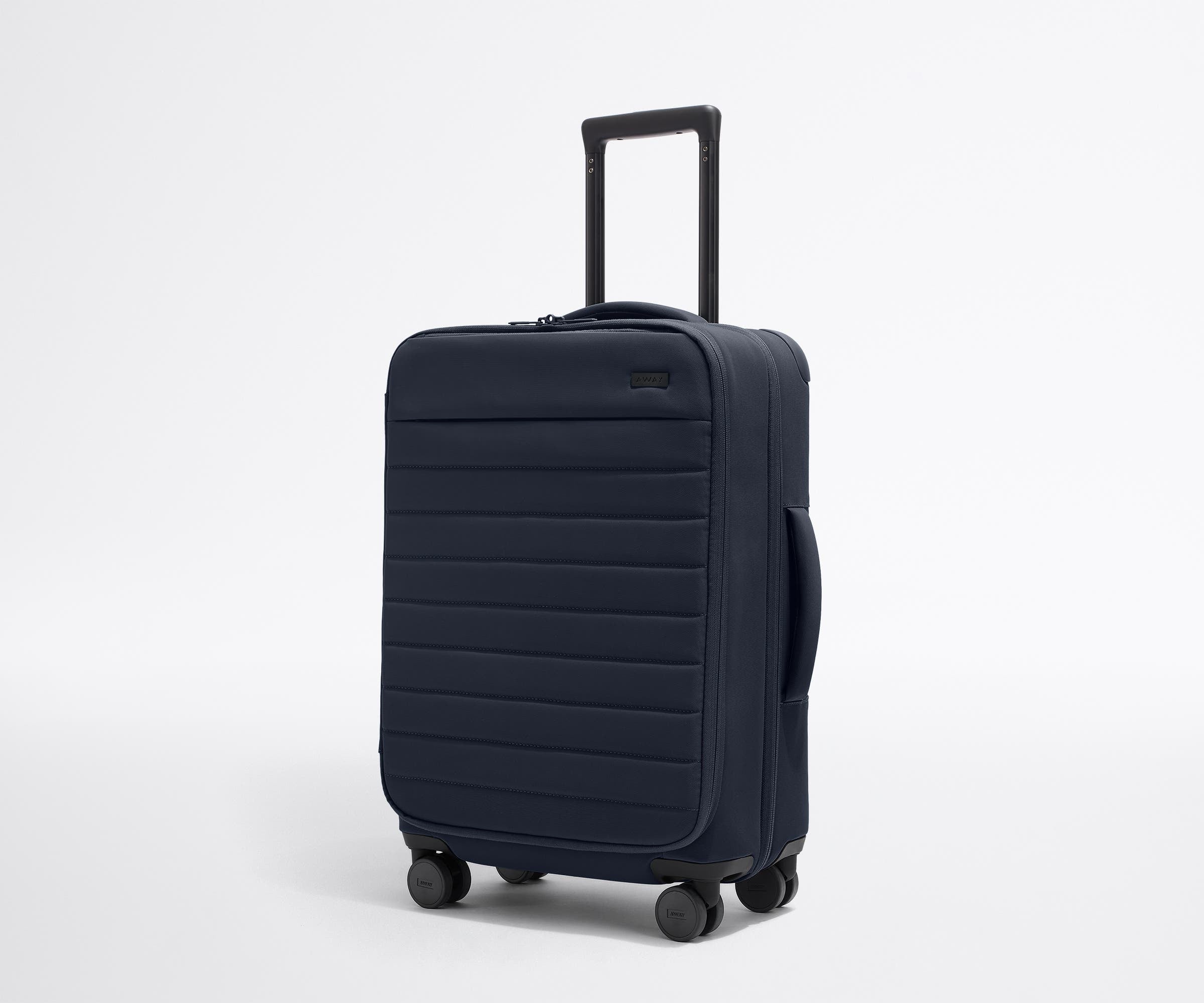 away-softside-bigger-carry-on-bagage-cabine-navy-blue-extensible image 2