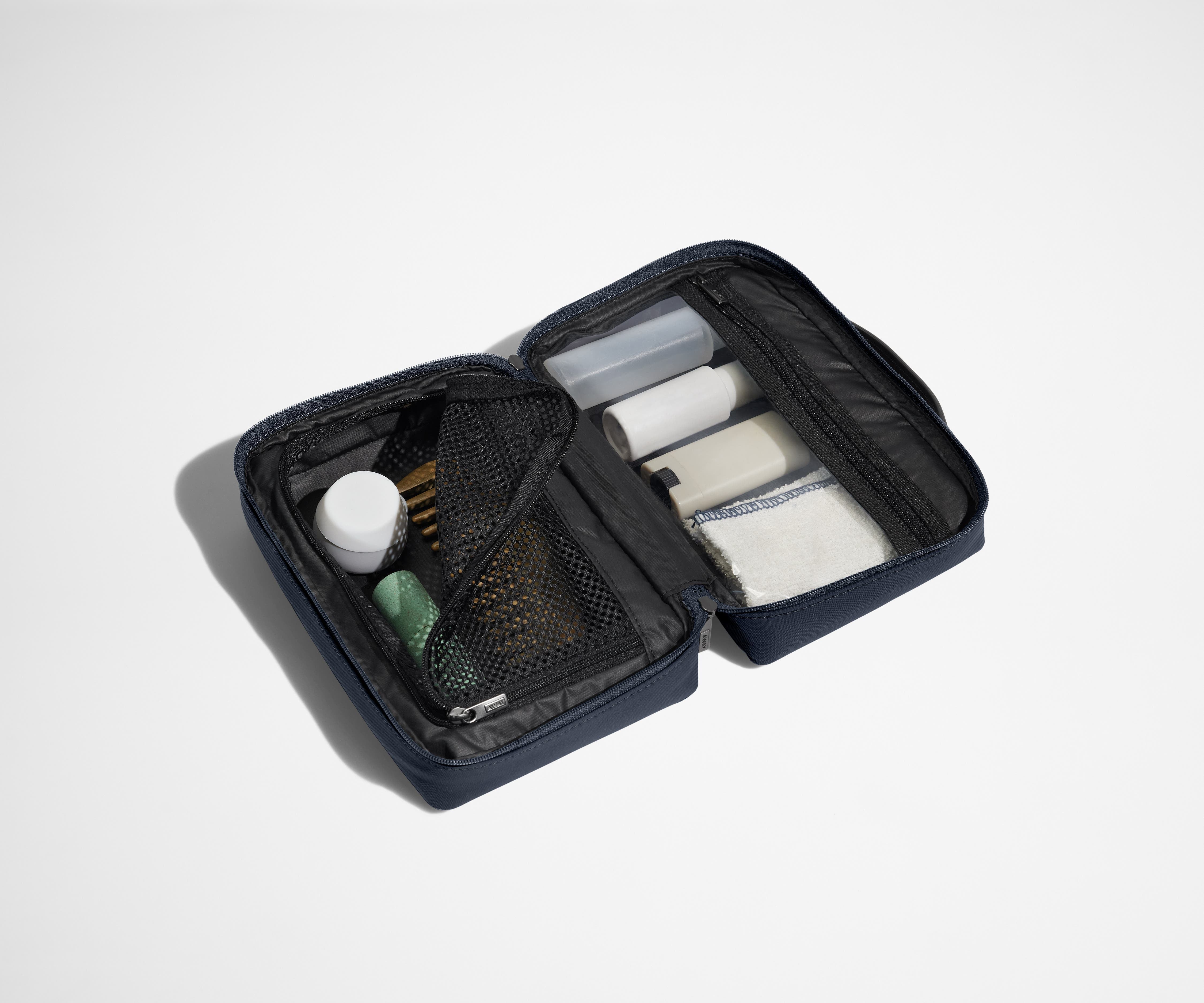 away-small-toiletry-bag-petite-trousse-bleu-marine image 2