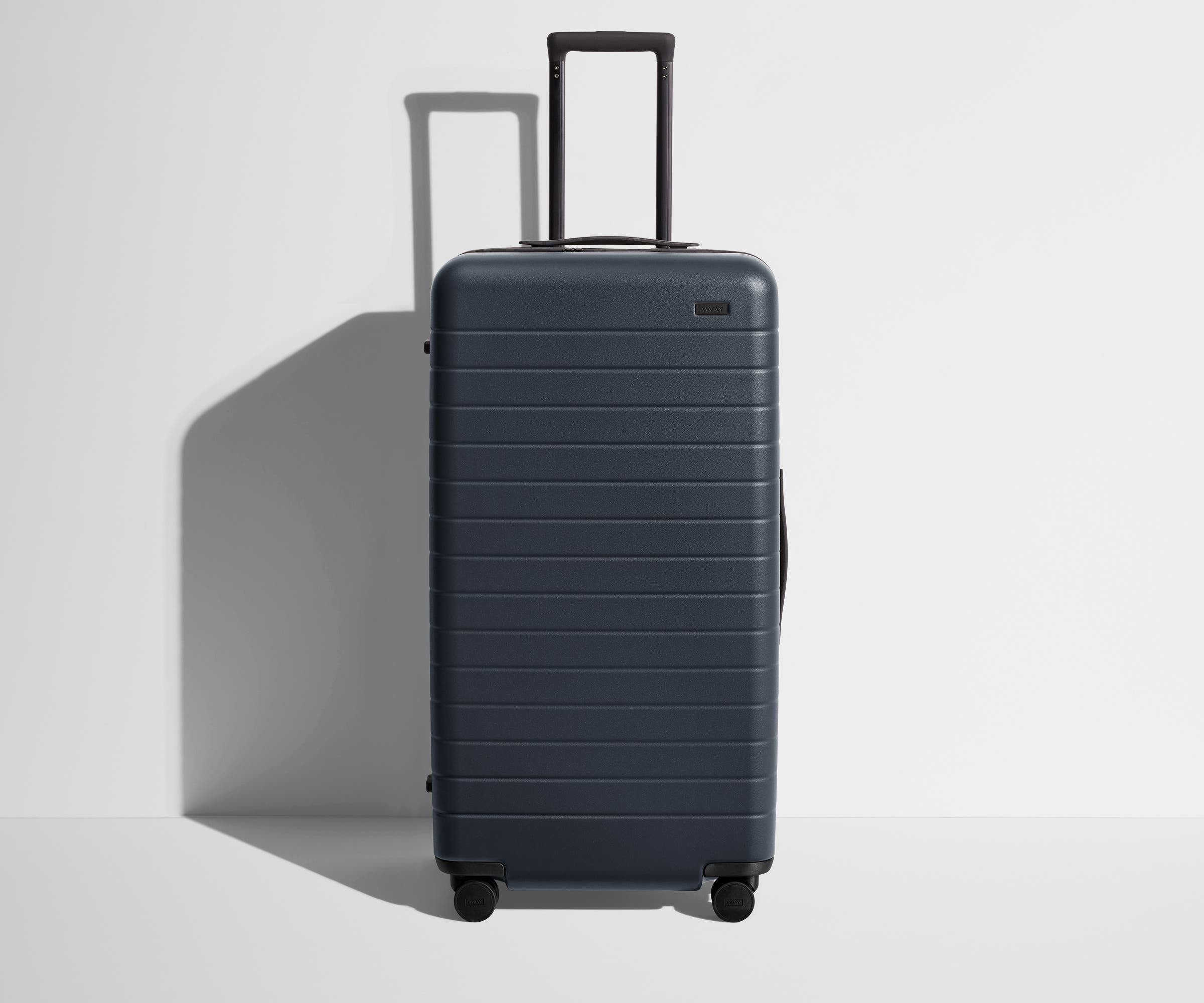 away-checked-the-trunk-valise-soute-rigide-bleu-marine image 4