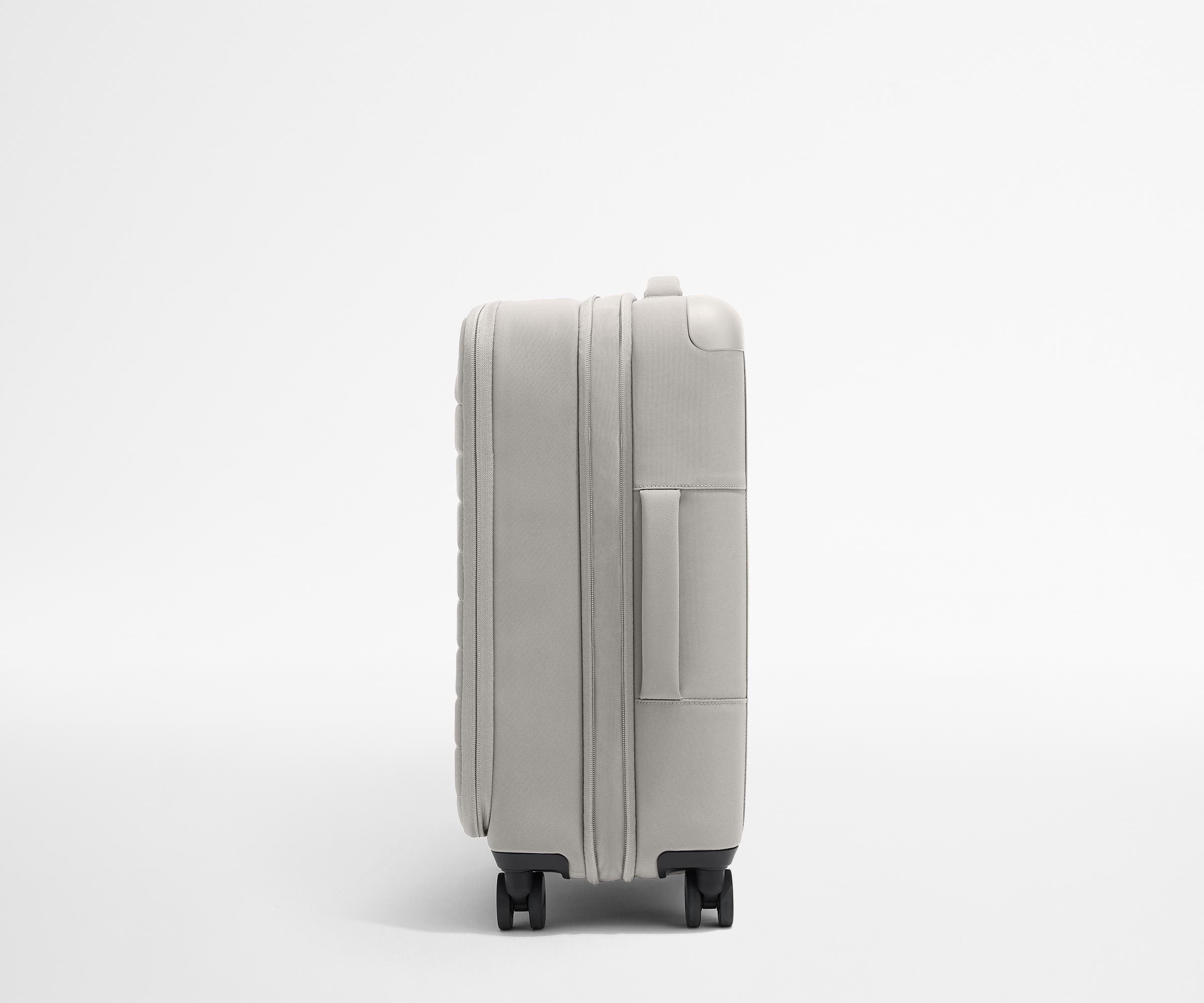 away-softside-bigger-carry-on-valise-cabine-cloud-gray-extensible image 3