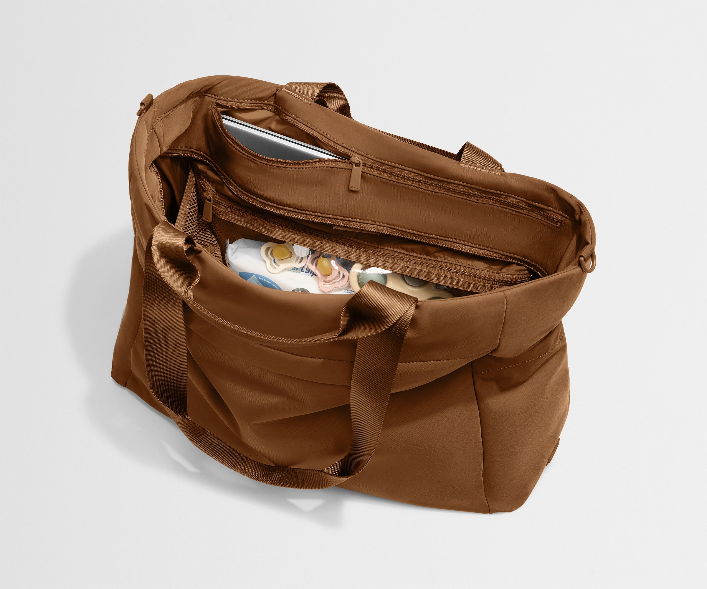 away-featherlight-diaper-tote-sac-langer-amaro-brown image 3