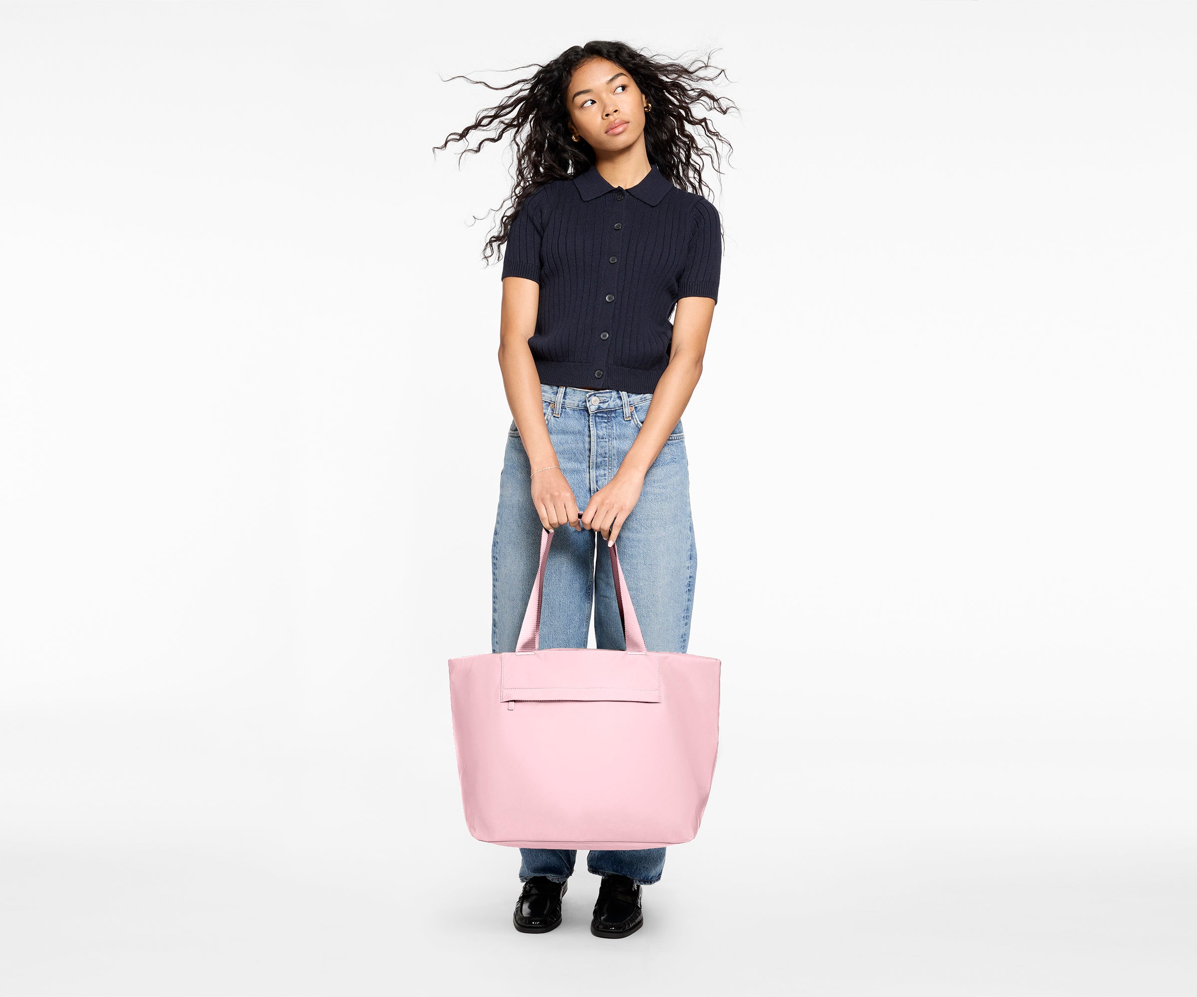 away-tote-bags-featherlight-tote-glacial-pink-tote-bag-16-pouces image 4