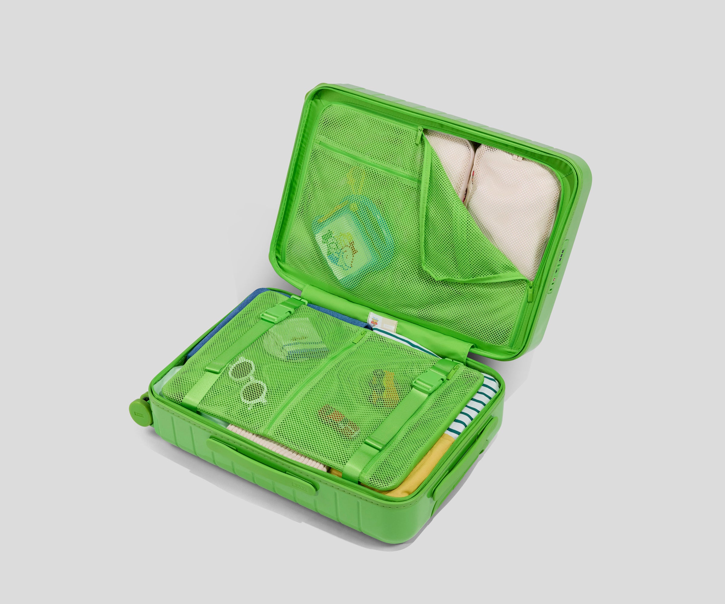 away-the-bigger-carry-on-valise-cabine-alien-green-rigide image 3