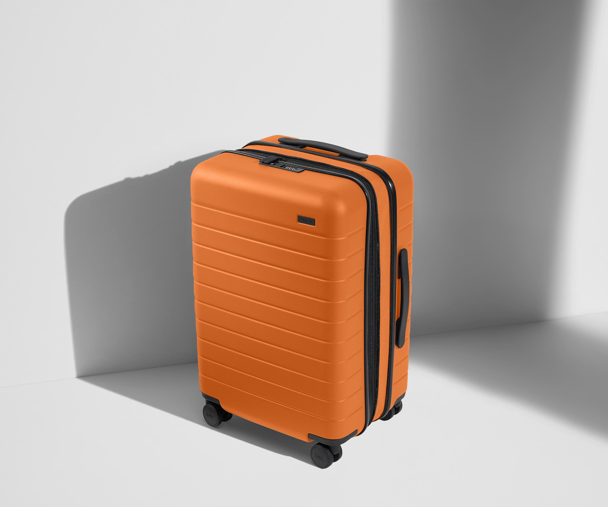 away-bigger-carry-on-flex-valise-cabine-orange-sorbet-extensible image 1