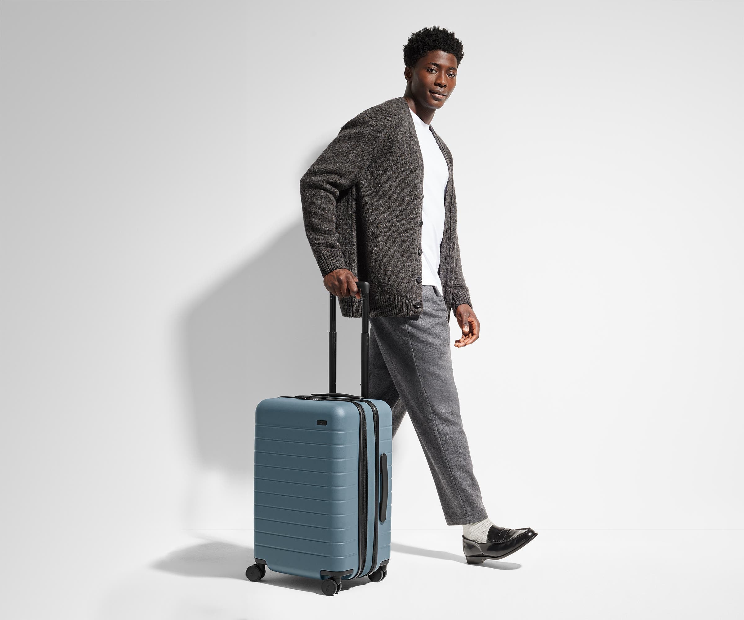 away-bigger-carry-on-flex-valise-cabine-coast-blue-extensible image 4