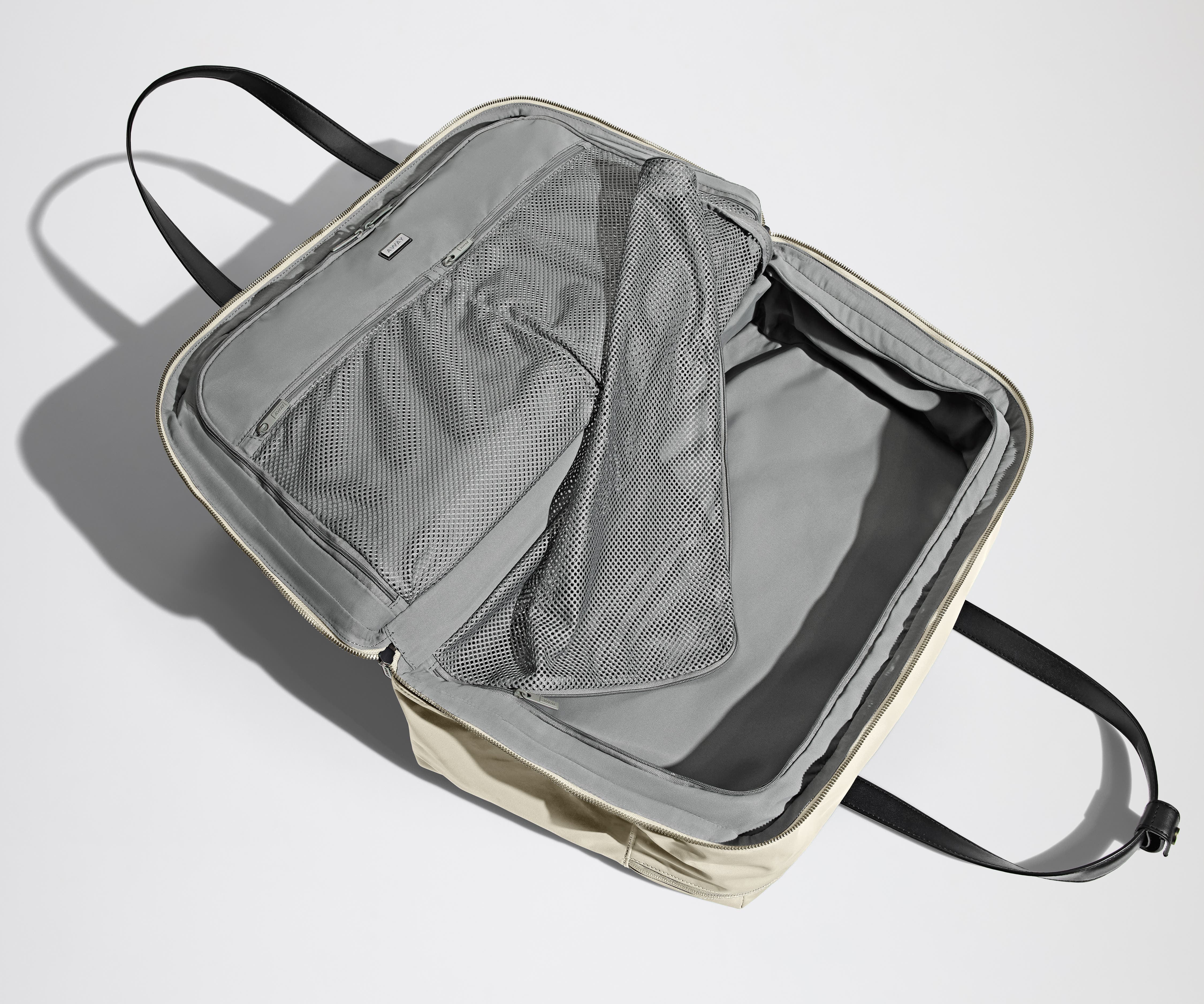 away-the-weekender-sac-week-end-salt-white-grand image 5