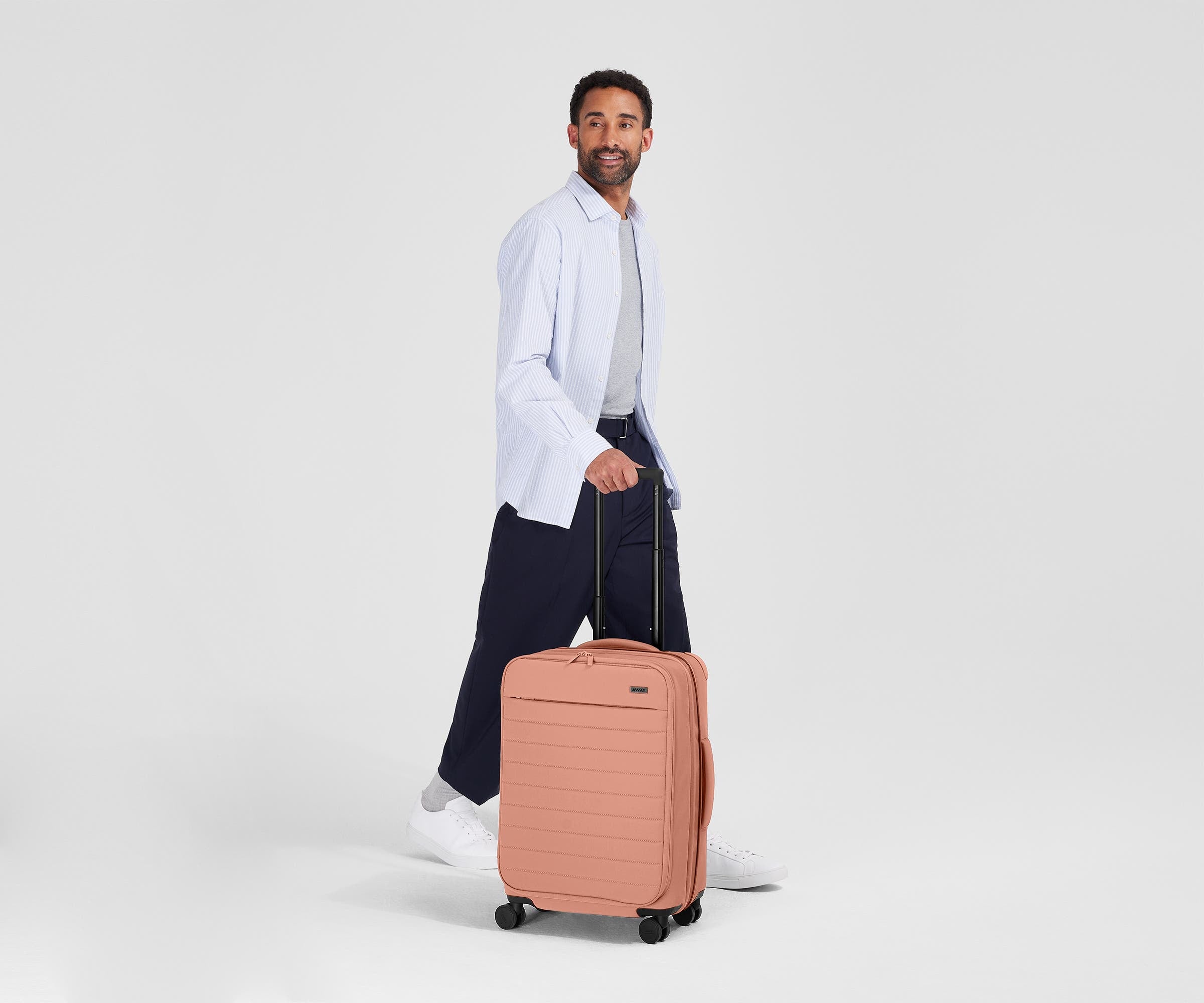 away-softside-bigger-carry-on-valise-rose-argile image 4