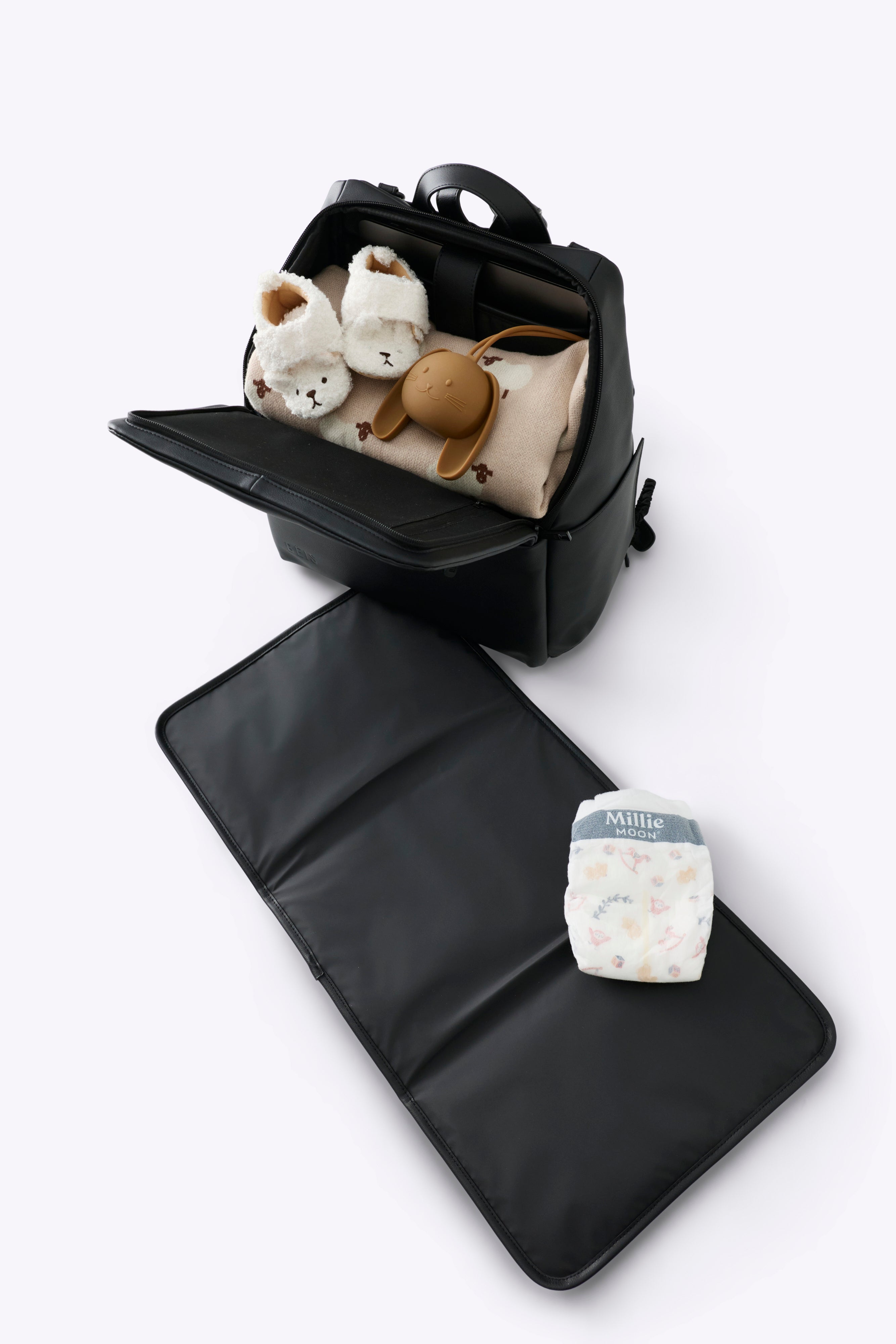 beis-everyday-diaper-sac-dos-langer-noir-vegan image 2