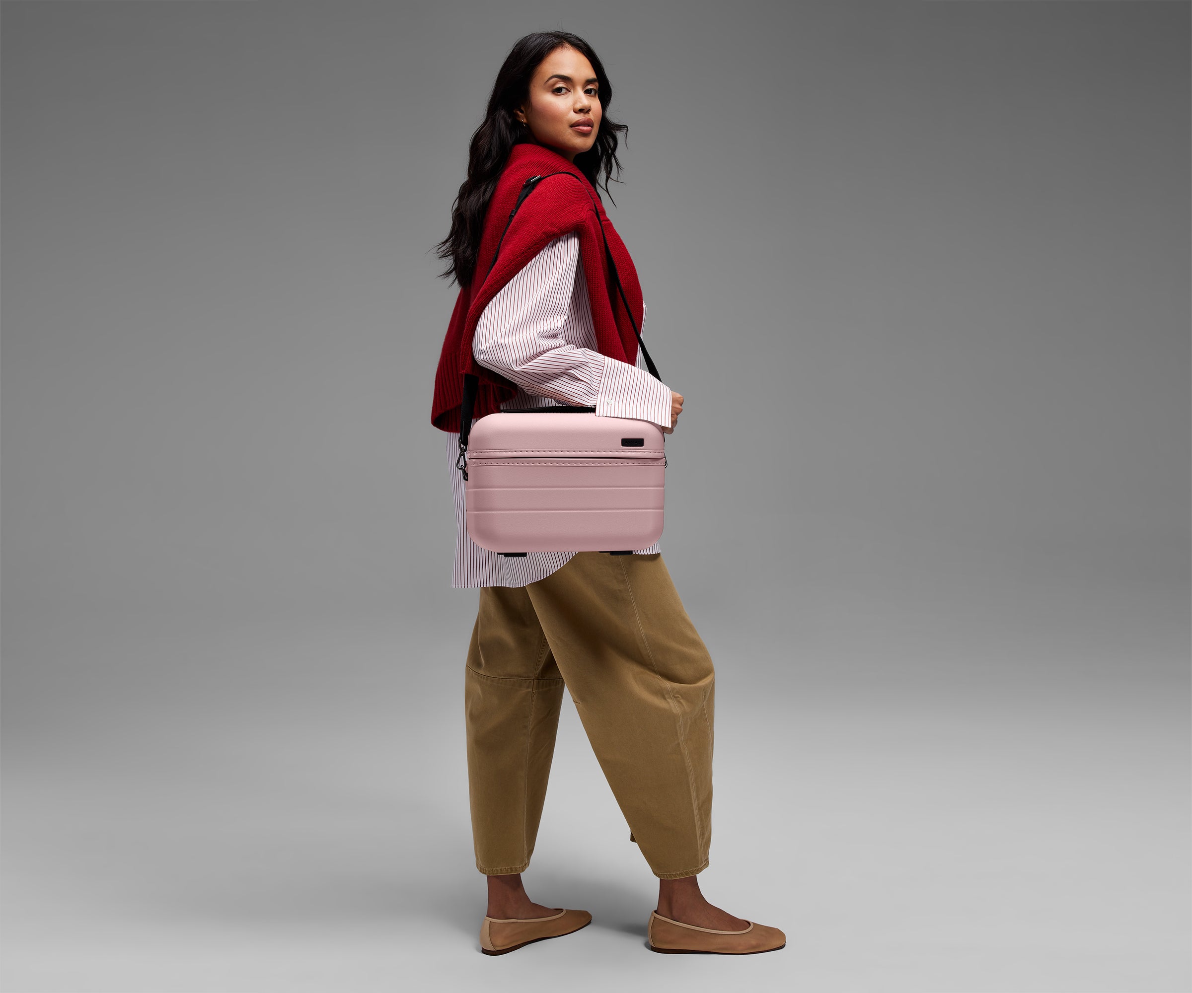 away-train-case-vanity-rigide-rose-blush-coque-dure image 3