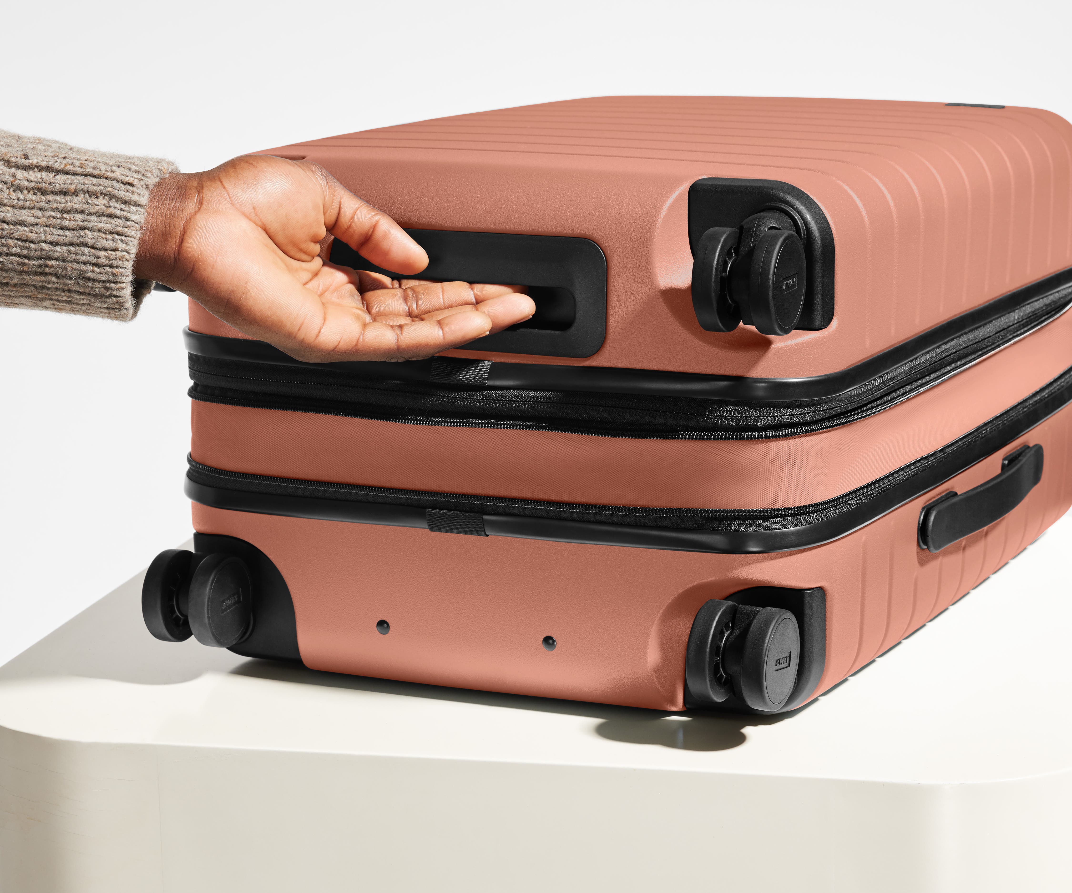 away-bigger-carry-on-flex-valise-cabine-clay-pink image 7