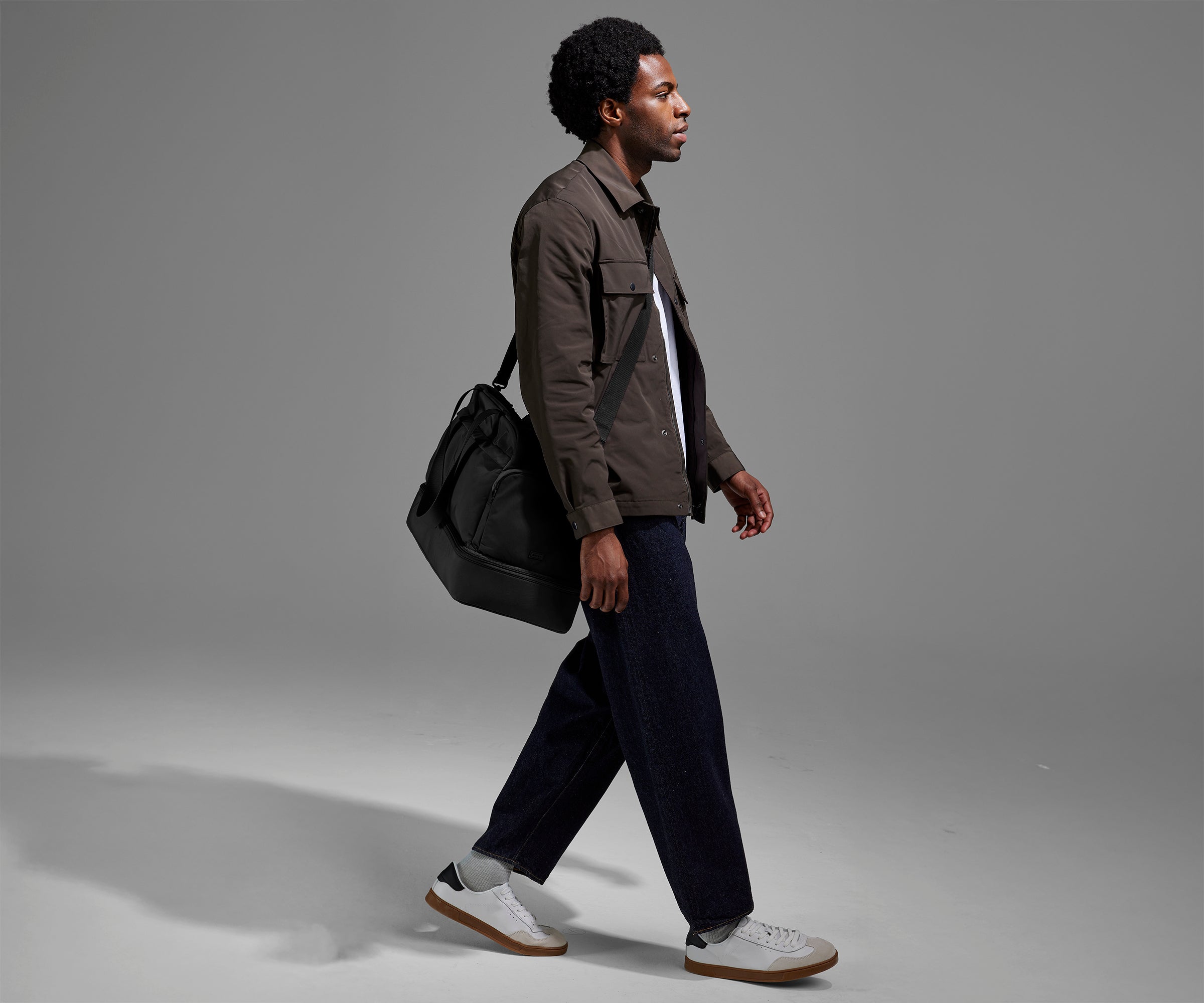 away-featherlight-weekender-sac-voyage-44l-jet-black image 6