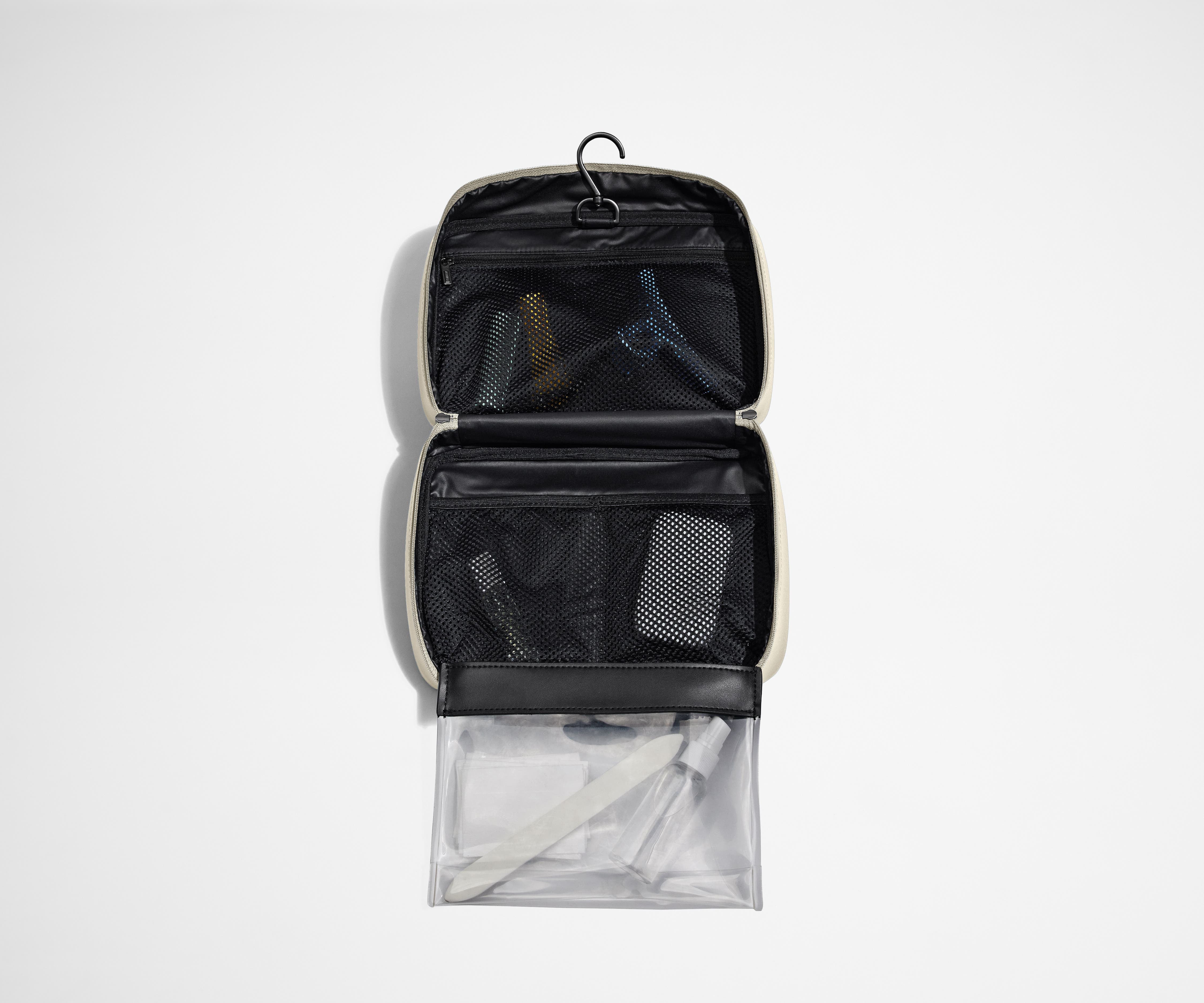 away-hanging-trousse-de-toilette-salt-white-nylon image 3