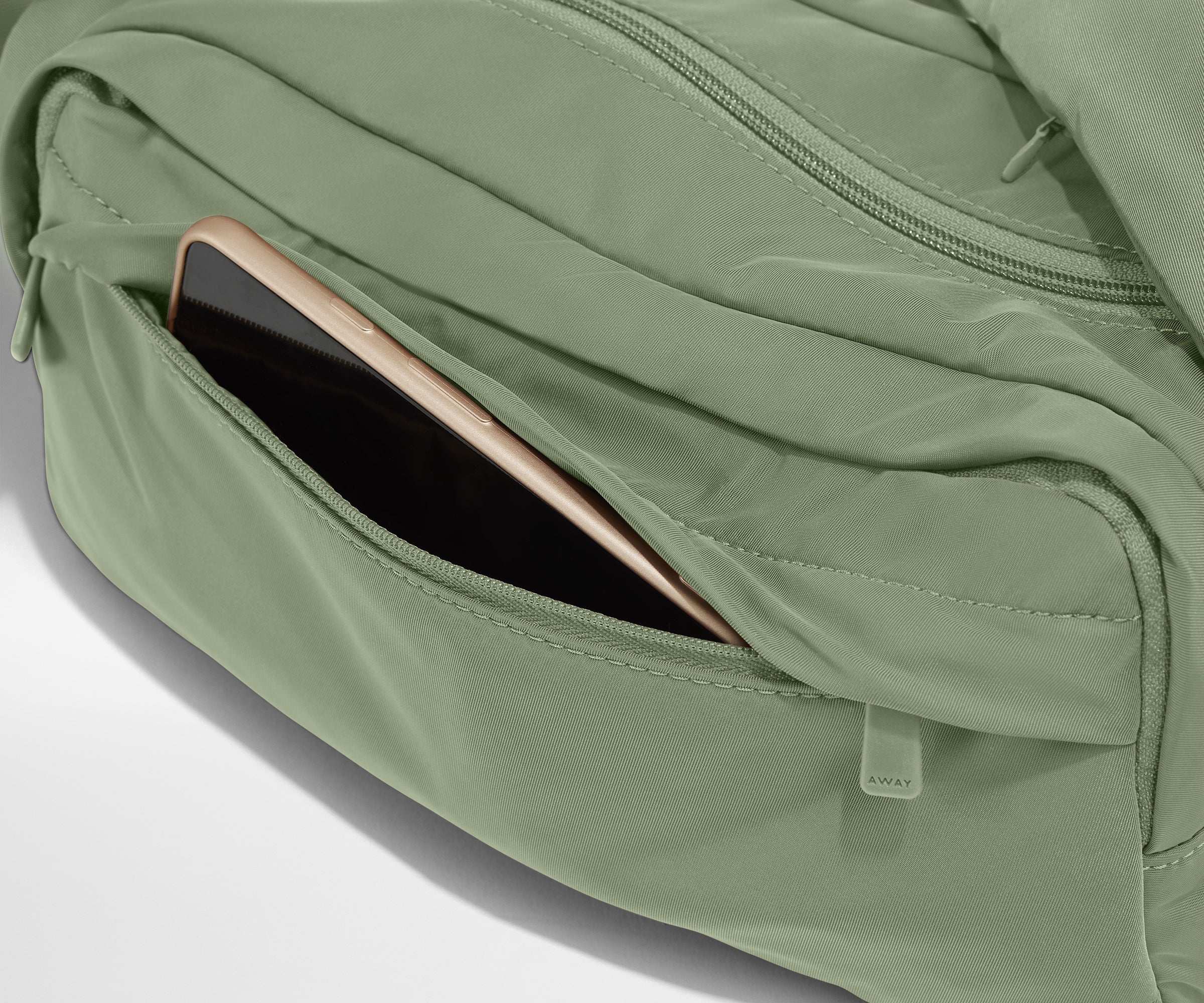 away-featherlight-cargo-pack-sac-bandouli-re-vert-sauge image 5