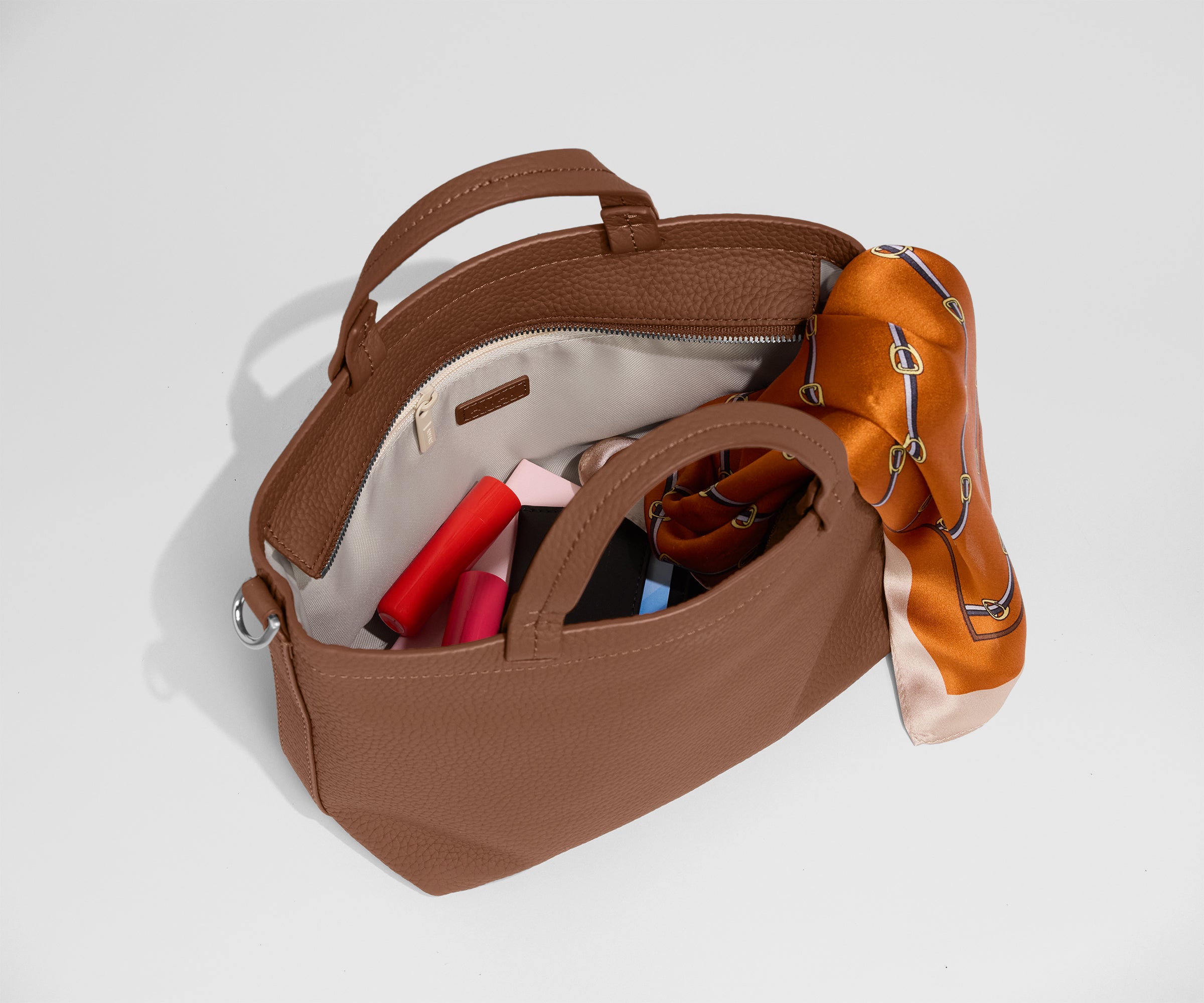 away-leather-crossbody-sac-bandouli-re-saddle-brown image 3