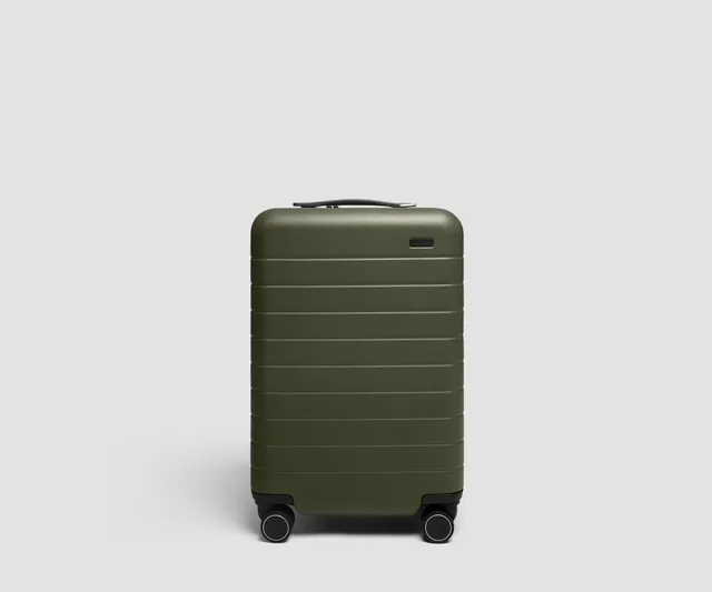 away-carry-on-the-carry-on-3-valise-cabine-olive-green image 1
