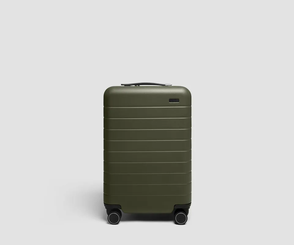 away-carry-on-the-carry-on-3-valise-cabine-olive-green image 1