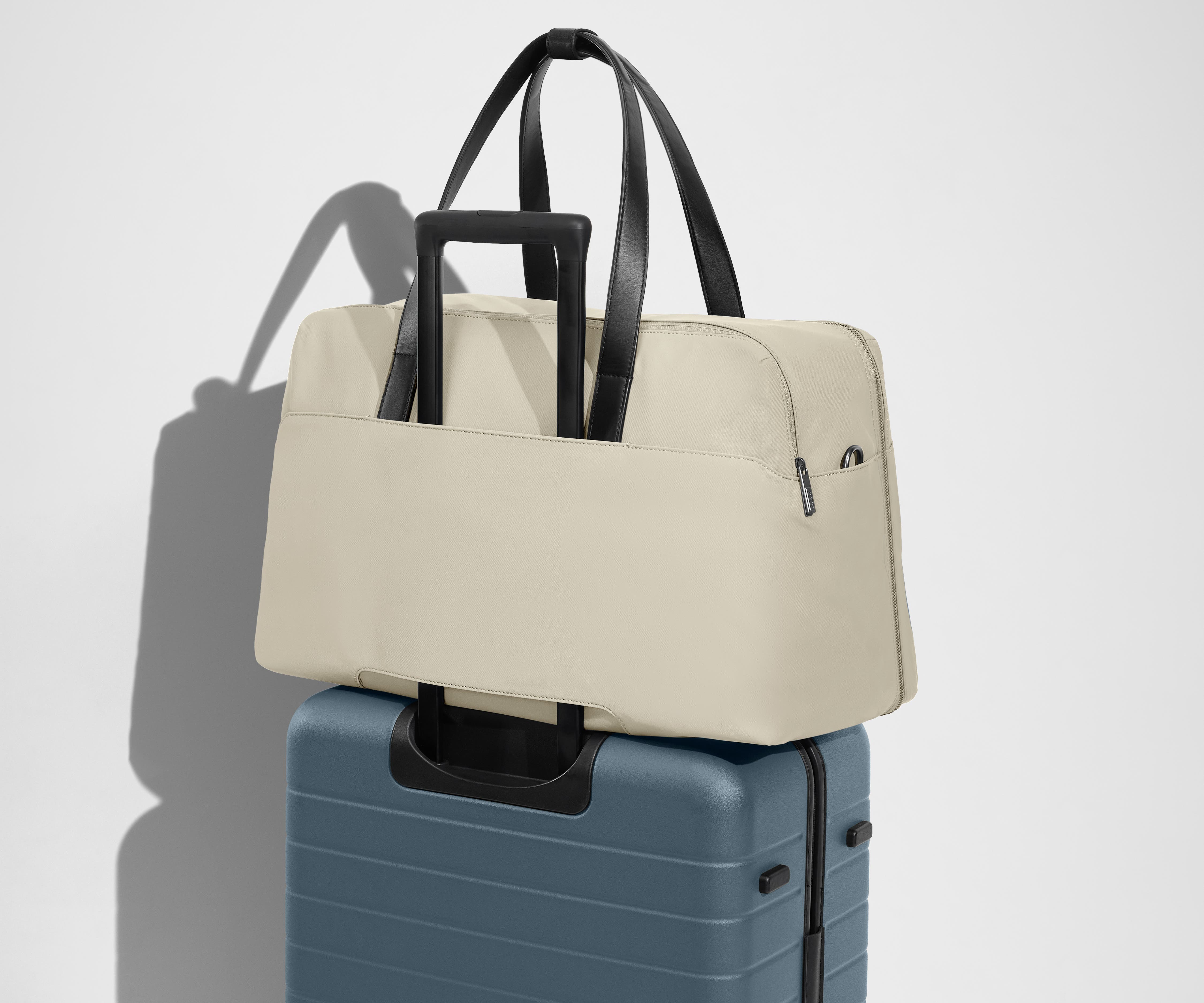 away-the-weekender-sac-week-end-salt-white-grand image 7