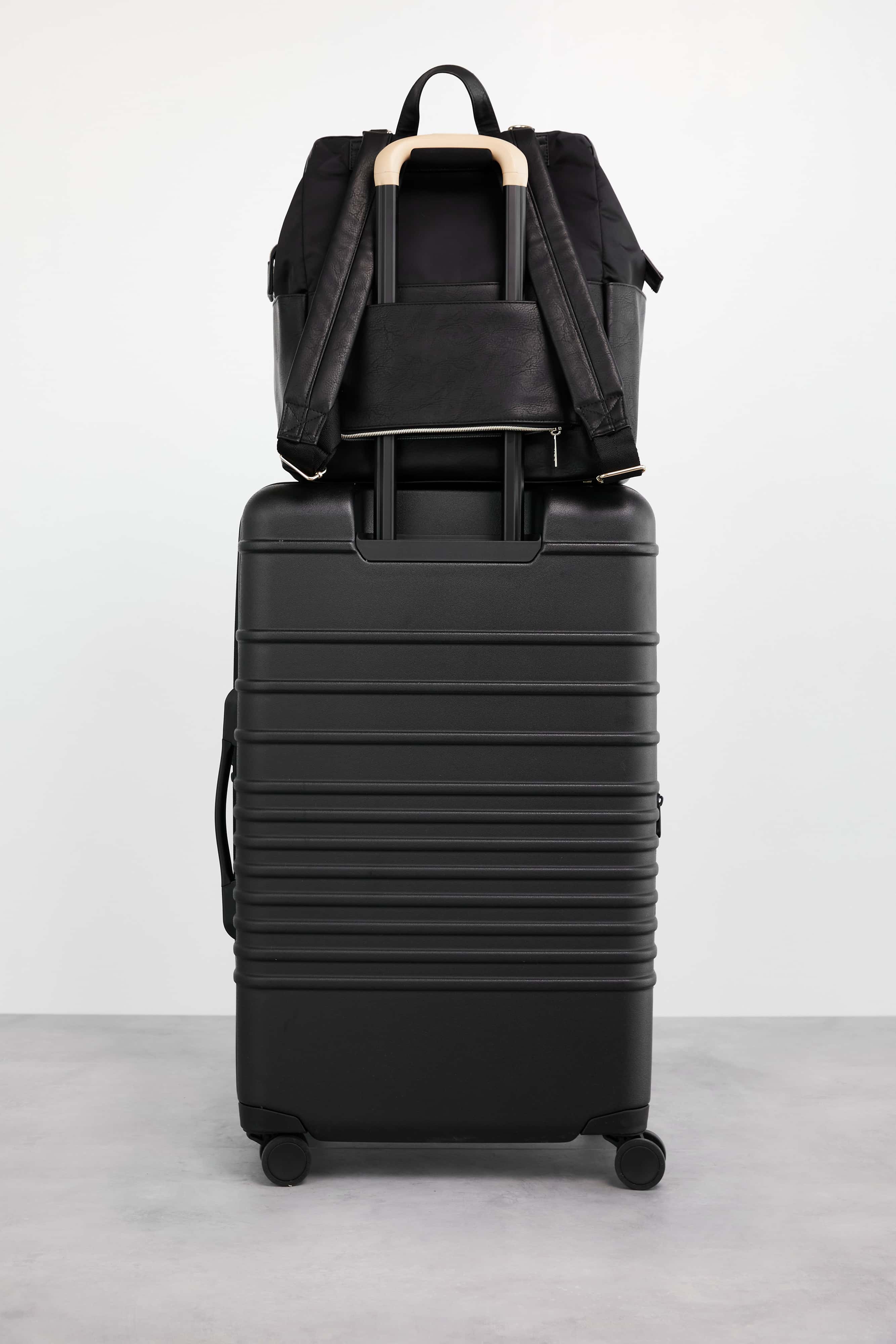 beis-the-backpack-sac-dos-langer-noir-avec-matelas-2 image 5
