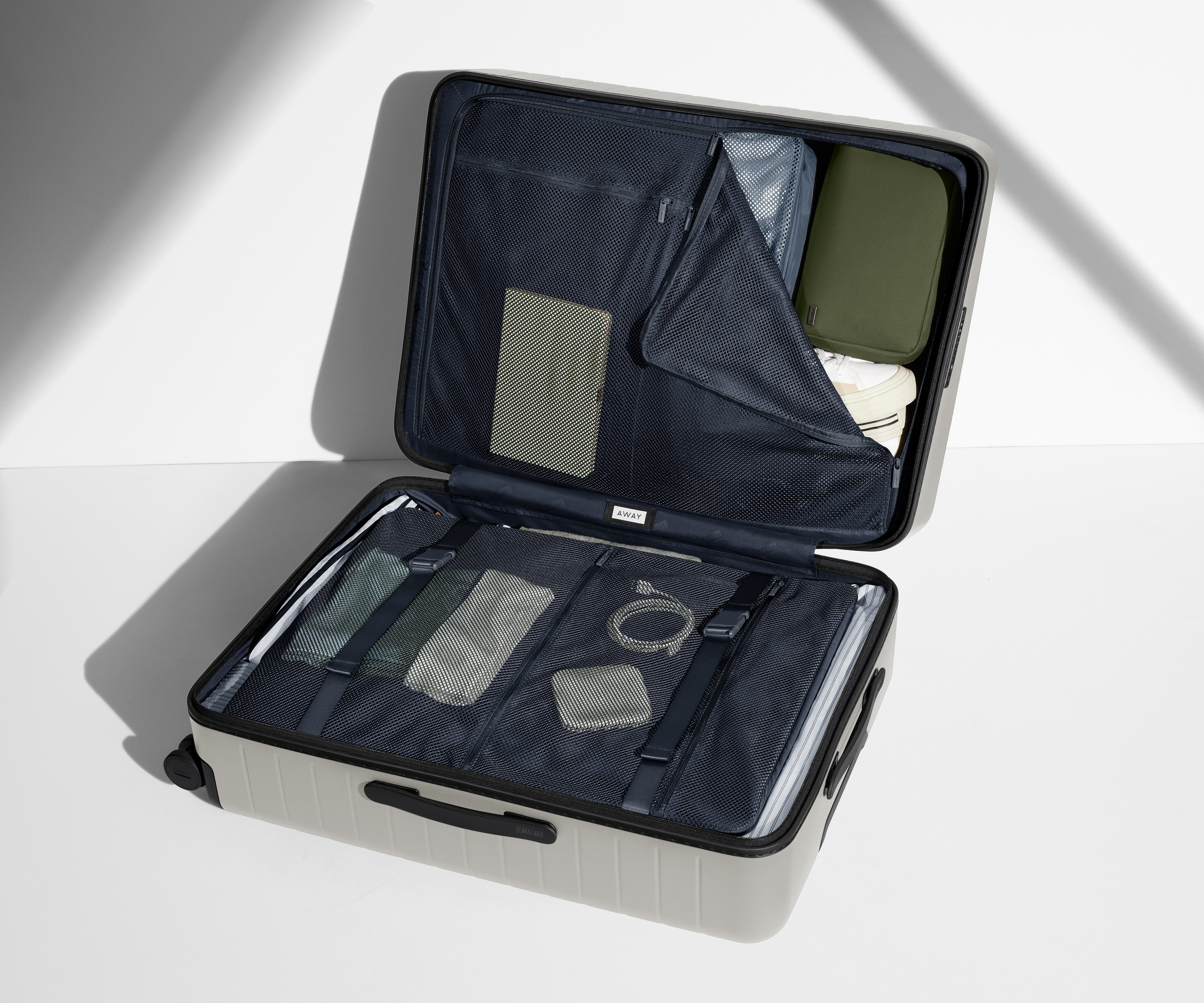away-the-large-valise-soute-rigide-cloud-gray image 4